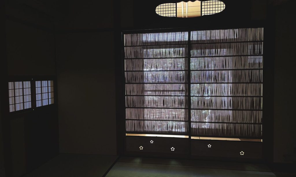 奈良 なら nara 奈良市 奈良駅 JR奈良 駅前 駅近 徒歩2分 三条町 三五夜 さんごや sangoya 古民家 日本家屋 茶室 茶道 茶の湯 月釜 三五夜月釜 茶会 華道 華道教室 いけばな 生花 いけ花 カフェ 茶房 厨房 レンタルキッチン シェアキッチン 出張料理人 フリーランス 料理人 バーテンダー パティシエ 募集中 人材募集 見学 下見 レンタル茶室 カウンター 堂後茶道教室 堂後宗邑 表千家 表千家茶道教室 茶事教室 茶事稽古 茶道具 初座 後座 中立 銅鑼 小間の茶会 小間 蹲 濃茶 薄茶 丸久小山園 抹茶 煎茶 奈良観光 奈良の隠れ家 夏の奈良 暑気払い 蛍 ほたる 蛍の茶会 東久世通禧 七卿落ち 萩 幕末 尊王攘夷 奈良県知事 小山田の畔こす水の音澄みて ゆうべ涼しく蛍飛ぶなり 文久三年も政変 三条実美 三条西季知 ひがしくぜみちとみ 壬生基修 四条隆謌 錦小路頼徳 沢宣嘉 長州藩 松江 三英堂 岐阜 奈良屋本店 かがり焼鮎 鵜飼い 氷室神社 氷室 うすごおり 薄氷 松平不昧 星の林 棹物菓子 茶舎 觀壽 觀壽 金沢 瑠璃光 濃茶 抹茶 茶舗 パンと菓子 MORIYA 梅シロップ リキュール 香煎 グラス カウンター 茶房 待合 主菓子 干菓子 簀戸 夏建具 陰影礼賛 静寂 薄茶 一座建立 電灯 電笠 レトロ ギボウシ 擬宝珠 山牛蒡 ヤマゴボウ いけばな 茶花 漆桶 茶入れ 丹波焼 白丹波 茶杓 西大寺 松本実道 生駒宝山寺 平棗 朝鮮 民芸品 八卦盆 漆工芸