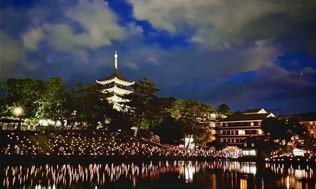 奈良　なら　nara　奈良市　奈良県　奈良観光　夏の奈良　いまなら　いまならキャンペーン　いまならキャンペーン2022プラス　いまなら。地域クーポン　クーポン　利用可能　jr奈良　奈良駅　近鉄奈良　駅前　駅近く　徒歩2分　古民家　茶室　隠れ家　三五夜　さんごや　sangoya 茶道　茶の湯　お茶　茶会　三五夜月釜　月釜　小寄せ茶会　予約制　少人数　カウンター　茶房　カフェ　和風　和カフェ　濃茶　各服点て　薄茶　上生菓子　干菓子　風炉　小間　四畳半　限定　なら燈花会　2022　ならまち遊歩　ぐれーとさまぁーふぇすた　猿沢池　ならまち　奈良公園　春日大社　中元万燈籠　回廊　燈籠　石燈籠　天平祭　平城宮跡　天平たなばた祭り　天平七夕行列　天平衣装　夜の奈良　奈良散策　夜　 夏の夜　夏の夜の夢