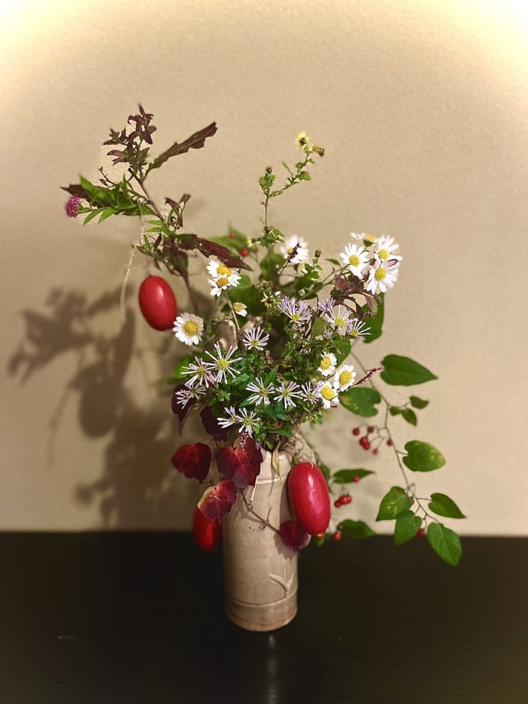 奈良 なら nara 三五夜 三五屋 さんごや sangoya 隠れ家 サロン 茶の湯 茶道 煎茶道 煎茶道体験 煎茶道教室 教室 和の稽古 お稽古 習い事 茶会 月釜 濃茶 各服点て 薄茶 上生菓子 干菓子 和菓子 ほっこり のんびり 奈良の秘密スポット JR奈良 奈良駅 旧奈良駅駅舎 駅前 駅近 徒歩2分 徒歩圏内 古民家 古民家リノベーション 改装 和室 大正レトロ レトロモダン 料亭 茶室 にじり口 小間 広間 座敷 茶事 表千家茶道 表千家茶道教室 古典 奈良市三条町 伝統 茶道具 アフターコロナ 感染予防対策 ワクチン接種済 ワクチン接種証明 香会 雅楽 日本舞踊 個別レッスン 初心者歓迎 更紗 白洲正子 白洲次郎 水晶 古橋尚 長江惣吉 曜変天目 国宝 古筆 古陶磁 陶芸家 加藤春鼎 石 古美術収集家 古美術愛好家 名古屋 手紙 白洲正子によせて 鶴屋八幡 曙会 特別茶会 白洲次郎 古瓦 寺院 仏教美術 小堀遠州 遠州流 掛軸 古筆 古書 茶花 花器 百万塔 香合 大講堂釜 台目棚 即中斎 加藤石春 龍田錦 水指 蓬莱堂茶舗 都の昔 丸久小山園 又玄 濃茶 薄茶 やなぎのにわ京菓子店 麩焼き煎餅 礎石 寒氷 擦り琥珀 すりこはく 松栄堂 松花堂昭乗 中沼左京 興福寺一条院 長闇堂 松屋会記 仏像 瀬戸焼 三州瓦 展覧会 消息 なんでも鑑定団 増田孝 定家様 書体 後水尾天皇 茶道具 直筆原稿 円地文子 源氏物語 修二会 炉縁 松明 東大寺 膳所焼 遠州七窯 狹川明俊 カラスウリ キク ツタ 紅葉 いけばな 迎え花 青衣の女人 小堀鞆音 日本画家 安田靭彦 青柳恵介 水晶の消息 余韻を聞く 中西与三郎 きんとん 和菓子 二上山