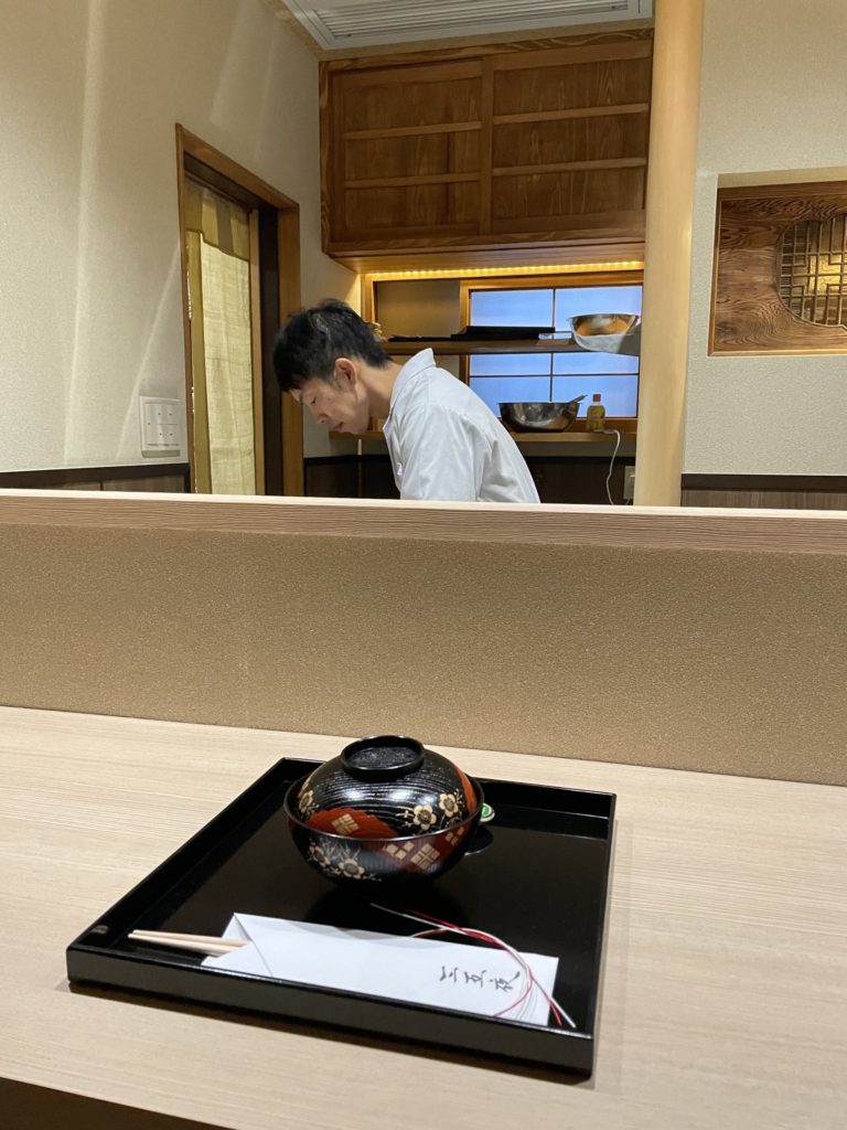 雑煮　白味噌　京風　初詣　癸卯　兎　卯歳　卯　2023年　新年　令和四年　令和年五年　卯年　和室　茶室　にじり口　小間　小寄せ茶会　完全予約制　仕事納め　奈良　なら nara 　奈良市　奈良県　JR奈良　奈良駅　JR沿線　近鉄沿線　駅前　駅近　徒歩2分　古民家　隠れ家　三条通り　徒歩圏内　古都　教室　和の教室　お稽古　習い事　文化教室　和文化　和文化サロン　サロン　茶道教室　茶道　茶の湯　お茶　表千家　表千家茶道教室　週一回　マンツーマン　少人数　予約　予約制　個人レッスン　体験　茶事教室　お稽古茶事　　奈良市三条町　正月　初釜　　牧田旬加　出張料理人　出張料理　京料理　割烹　カウンター　懐石料理　膳　椀物　一献　
高麗卓　中次　真塗大棗　棗濃茶　仕覆　濃茶点前　高台寺蒔絵　菊桐　炉縁　ゆずり葉　結び柳　柳　加茂本阿弥　窓の月　白玉椿　椿　獅子頭　白椿　八重咲き　赤い椿　風炉先　全襖　青龍　白虎　薬師寺　拓本　橋本凝胤　高田好胤　古橋尚　奈良三彩　唐三彩　阿弥陀堂釜　慶溢萬齢