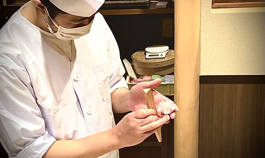 趣向茶会　しゅこう　月釜　茶会　小寄せ茶会　小間　にじり口　本格的　茶道　茶の湯　茶事　　茶道具　薄茶器　奈良道具　　練釜　茶会　小寄せ茶会　小間　にじり口　本格的　茶道　茶の湯　茶事　　茶道具　薄茶器　奈良道具　奈良　なら　nara　奈良市　奈良県　三五夜　三五屋　さんごや　sangoya 古民家　日本家屋　隠れ家　茶室　いじり口　小間　広間　月釜　茶会　お茶会　イベント　冬の奈良　奈良観光　お茶　茶の湯　抹茶　茶道教室　表千家　流派問わず　事前予約制　完全予約制　小寄せ茶会　大寄せ茶会　中止　座敷　書院　付書院　床の間　八畳間　書院の茶　武家茶道　古美術　骨董　アンティーク　茶道具　古美術店　骨董店　茶道具店　買取り　畳　釣り釜　濃茶　薄茶　上生菓子　和菓子　干菓子　　稽古　貸出し　貸スペース　貸教室　JR奈良　徒歩2分　奈良市三条町　三網田　障子　雪見障子　村田珠光　奈良お茶　イベント　　おくた　樫舎　さろん　salon　茶論　中川政七商店　ゆうなかがわ　遊中川　いちごだいふく　苺大福　いちご大福　手作り　出来立て　作りたて　寿々屋　石切神社　いしきりさん　石切劔箭神社　参道　表参道　網濱康博　一幸庵　情熱大陸　和菓子職人　職人　修行　社長　四代目　東大阪　瓢箪山　商店街　人気　人気商品　看板商品　カウンター　釣釜　春の茶会　春の奈良　春　野点　風情 　吸江斎　碌々斎　大水指　大甕　大瓶　徳川治宝　紀州徳川家　御三家　立湧　仕覆　水甕　水屋甕　盆蓋　東大寺古材　炉縁　南都七大寺