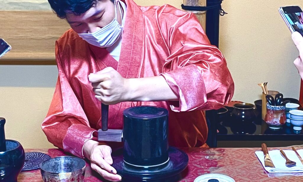 大観茶論 茶論 中川政七商店 ならまち 徽宗 皇帝 お茶 白茶 龍団 餅茶 茶史 歴史 宋代 宋代喫茶 喫茶 サロン ワークショップ イベント 中国 中国茶 奈良 なら nara いまならキャンペーン いまならキャンベーン2022 gotoトラベル 旅行 観光 奈良観光 奈良旅 奈良市 奈良駅 jr奈良 駅前 駅近く 徒歩2分 隠れ家 古民家 茶室 さんごや 三五夜 sangoya 茶道 茶の湯 お茶 煎茶道 茶会 月釜 三五夜月釜 特別茶会 特別 夏の奈良 夏建具 簀戸 表千家 表千家茶道教室 教室 お稽古 習い事 茶道教室 茶道 和菓子 濃茶 薄茶 各服 展示 苔庭 庭 坪庭 庭師 蹲 つくばい 茶庭 瓶掛け 銀瓶 盆略 お盆点て 略点前 小鹿田焼 建水 黄檗山 盆 禅堂 結界 風炉先屏風 一文字 青磁 蓮弁 鶴屋八幡 竿物 和菓子 菓子 瀧ツ瀬 水無月 夏越しの祓 SAVVY 京阪神エルマガジン社 エルマガジン お茶特集 柏三葉 元田中 飲茶 茶房 三五夜 煎茶体験 マンツーマン レッスン class プライベートサロン