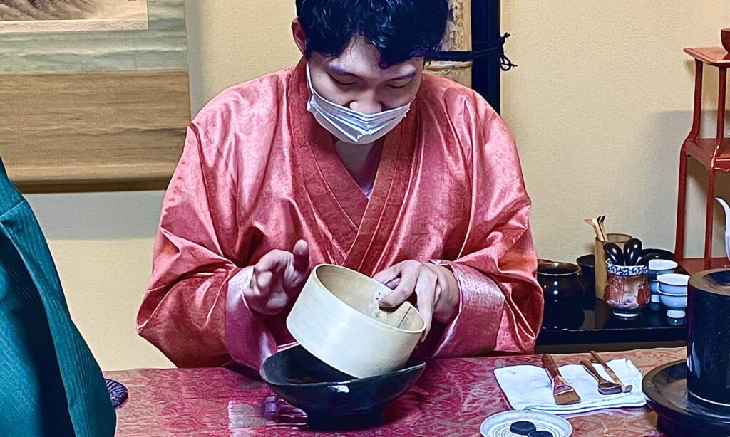 大観茶論 茶論 中川政七商店 ならまち 徽宗 皇帝 お茶 白茶 龍団 餅茶 茶史 歴史 宋代 宋代喫茶 喫茶 サロン ワークショップ イベント 中国 中国茶 奈良 なら nara いまならキャンペーン いまならキャンベーン2022 gotoトラベル 旅行 観光 奈良観光 奈良旅 奈良市 奈良駅 jr奈良 駅前 駅近く 徒歩2分 隠れ家 古民家 茶室 さんごや 三五夜 sangoya 茶道 茶の湯 お茶 煎茶道 茶会 月釜 三五夜月釜 特別茶会 特別 夏の奈良 夏建具 簀戸 表千家 表千家茶道教室 教室 お稽古 習い事 茶道教室 茶道 和菓子 濃茶 薄茶 各服 展示 苔庭 庭 坪庭 庭師 蹲 つくばい 茶庭 瓶掛け 銀瓶 盆略 お盆点て 略点前 小鹿田焼 建水 黄檗山 盆 禅堂 結界 風炉先屏風 一文字 青磁 蓮弁 鶴屋八幡 竿物 和菓子 菓子 瀧ツ瀬 水無月 夏越しの祓 SAVVY 京阪神エルマガジン社 エルマガジン お茶特集 柏三葉 元田中 飲茶 茶房 三五夜 煎茶体験 マンツーマン レッスン class プライベートサロン