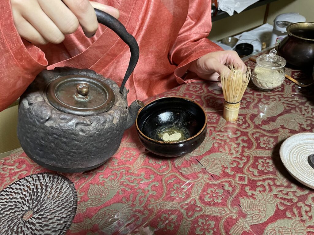 大観茶論 茶論 中川政七商店 ならまち 徽宗 皇帝 お茶 白茶 龍団 餅茶 茶史 歴史 宋代 宋代喫茶 喫茶 サロン ワークショップ イベント 中国 中国茶 奈良 なら nara いまならキャンペーン いまならキャンベーン2022 gotoトラベル 旅行 観光 奈良観光 奈良旅 奈良市 奈良駅 jr奈良 駅前 駅近く 徒歩2分 隠れ家 古民家 茶室 さんごや 三五夜 sangoya 茶道 茶の湯 お茶 煎茶道 茶会 月釜 三五夜月釜 特別茶会 特別 夏の奈良 夏建具 簀戸 表千家 表千家茶道教室 教室 お稽古 習い事 茶道教室 茶道 和菓子 濃茶 薄茶 各服 展示 苔庭 庭 坪庭 庭師 蹲 つくばい 茶庭 瓶掛け 銀瓶 盆略 お盆点て 略点前 小鹿田焼 建水 黄檗山 盆 禅堂 結界 風炉先屏風 一文字 青磁 蓮弁 鶴屋八幡 竿物 和菓子 菓子 瀧ツ瀬 水無月 夏越しの祓 SAVVY 京阪神エルマガジン社 エルマガジン お茶特集 柏三葉 元田中 飲茶 茶房 三五夜 煎茶体験 マンツーマン レッスン class プライベートサロン
