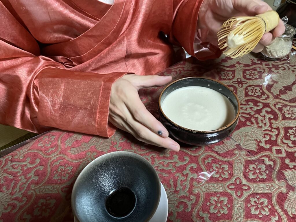 大観茶論 茶論 中川政七商店 ならまち 徽宗 皇帝 お茶 白茶 龍団 餅茶 茶史 歴史 宋代 宋代喫茶 喫茶 サロン ワークショップ イベント 中国 中国茶 奈良 なら nara いまならキャンペーン いまならキャンベーン2022 gotoトラベル 旅行 観光 奈良観光 奈良旅 奈良市 奈良駅 jr奈良 駅前 駅近く 徒歩2分 隠れ家 古民家 茶室 さんごや 三五夜 sangoya 茶道 茶の湯 お茶 煎茶道 茶会 月釜 三五夜月釜 特別茶会 特別 夏の奈良 夏建具 簀戸 表千家 表千家茶道教室 教室 お稽古 習い事 茶道教室 茶道 和菓子 濃茶 薄茶 各服 展示 苔庭 庭 坪庭 庭師 蹲 つくばい 茶庭 瓶掛け 銀瓶 盆略 お盆点て 略点前 小鹿田焼 建水 黄檗山 盆 禅堂 結界 風炉先屏風 一文字 青磁 蓮弁 鶴屋八幡 竿物 和菓子 菓子 瀧ツ瀬 水無月 夏越しの祓 SAVVY 京阪神エルマガジン社 エルマガジン お茶特集 柏三葉 元田中 飲茶 茶房 三五夜 煎茶体験 マンツーマン レッスン class プライベートサロン