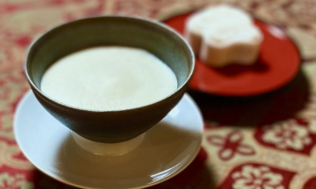 大観茶論　茶論　中川政七商店　ならまち　徽宗　皇帝　お茶　白茶　龍団　餅茶　茶史　歴史　宋代　宋代喫茶　喫茶　サロン　ワークショップ　イベント　中国　中国茶　奈良　なら　nara　いまならキャンペーン　いまならキャンベーン2022　 gotoトラベル　旅行　観光　奈良観光　奈良旅　奈良市　奈良駅　jr奈良　駅前　駅近く　徒歩2分　隠れ家　古民家　茶室　さんごや　　　 三五夜　sangoya　茶道　茶の湯　お茶　煎茶道　茶会　月釜　三五夜月釜　特別茶会　特別　夏の奈良　夏建具　簀戸　表千家　表千家茶道教室　教室　お稽古　習い事　茶道教室　茶道 　和菓子　濃茶　薄茶　各服　展示　苔庭　庭　坪庭　庭師　蹲　つくばい　茶庭 　瓶掛け　銀瓶　盆略　お盆点て　略点前　小鹿田焼　建水　黄檗山　盆　禅堂　結界　風炉先屏風　一文字　青磁　蓮弁　鶴屋八幡　竿物　和菓子　菓子　瀧ツ瀬　水無月　夏越しの祓　ＳAＶVY　　京阪神エルマガジン社　エルマガジン　お茶特集　柏三葉　元田中　飲茶　茶房　三五夜　煎茶体験　マンツーマン　レッスン　class　プライベートサロン