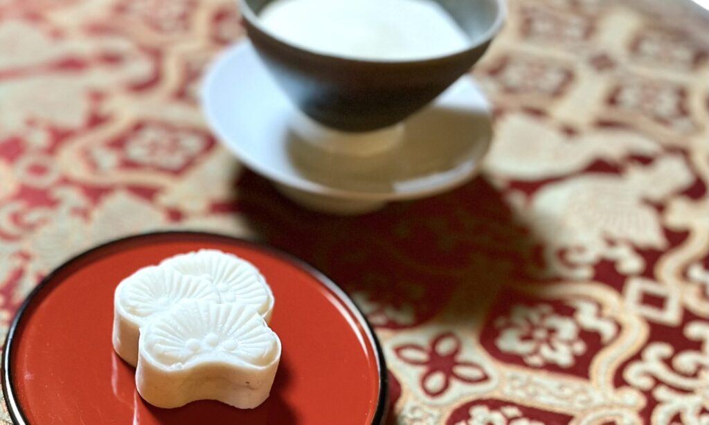 大観茶論 茶論 中川政七商店 ならまち 徽宗 皇帝 お茶 白茶 龍団 餅茶 茶史 歴史 宋代 宋代喫茶 喫茶 サロン ワークショップ イベント 中国 中国茶 奈良 なら nara いまならキャンペーン いまならキャンベーン2022 gotoトラベル 旅行 観光 奈良観光 奈良旅 奈良市 奈良駅 jr奈良 駅前 駅近く 徒歩2分 隠れ家 古民家 茶室 さんごや 三五夜 sangoya 茶道 茶の湯 お茶 煎茶道 茶会 月釜 三五夜月釜 特別茶会 特別 夏の奈良 夏建具 簀戸 表千家 表千家茶道教室 教室 お稽古 習い事 茶道教室 茶道 和菓子 濃茶 薄茶 各服 展示 苔庭 庭 坪庭 庭師 蹲 つくばい 茶庭 瓶掛け 銀瓶 盆略 お盆点て 略点前 小鹿田焼 建水 黄檗山 盆 禅堂 結界 風炉先屏風 一文字 青磁 蓮弁 鶴屋八幡 竿物 和菓子 菓子 瀧ツ瀬 水無月 夏越しの祓 SAVVY 京阪神エルマガジン社 エルマガジン お茶特集 柏三葉 元田中 飲茶 茶房 三五夜 煎茶体験 マンツーマン レッスン class プライベートサロン