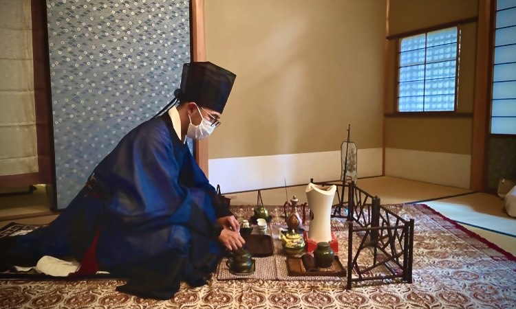 奈良 なら nara 奈良市 奈良県 奈良観光 夏の奈良 いまなら いまならキャンペーン いまならキャンペーン2022プラス いまなら。地域クーポン クーポン 利用可能 jr奈良 奈良駅 近鉄奈良 駅前 駅近く 徒歩2分 古民家 茶室 隠れ家 三五夜 さんごや sangoya 茶道 茶の湯 お茶 茶会 三五夜月釜 月釜 小寄せ茶会 予約制 少人数 カウンター 茶房 カフェ 和風 和カフェ 濃茶 各服点て 薄茶 上生菓子 風炉 小間 四畳半 限定 京都 月餅 特製 おすすめ SAVVY leaf.kyoto 新店舗 オープン 新装開店 出張カフェ レンタルスペース イケメン 着物男子 着物 伝統衣装 おしゃれ 美味しいい 圓照寺 円照寺 門跡寺院 尼門跡 大和三門跡 圓照寺門跡 山本静山 文秀女王 筆硯得佳友 佳友 百事大吉如意 柘榴 ザクロ 多子 子孫繁栄 百合 柿 霊芝 孔雀 香炉 床の間 床飾り 盛物 南宗盛 売茶翁 文人趣味 煎茶道 煎茶 玉露 丸久小山園 明 官僚 龍生軒 東京 府中市 京王府中駅 駅前 表千家 中村昌生 欠伸茶会 江上大輔 肥後古流 広間 小間 煎茶道具 西麻布 ときわ 栗きんとん 懐石 料理 和食 松茸 龍生軒20周年記念茶会 雅楽 大阪楽所 東京楽所 鳳笙 篳篥 龍笛