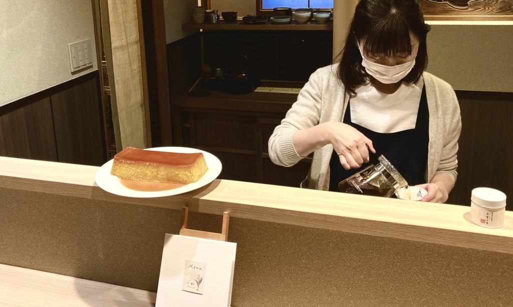 奈良　なら　nara　三五夜　三五屋　さんごや　sangoya　隠れ家　サロン　茶の湯　茶道　煎茶道　煎茶道体験　煎茶道教室　教室　和の稽古　お稽古　習い事　茶会　月釜　濃茶　各服点て　薄茶　上生菓子　干菓子　和菓子　ほっこり　のんびり　奈良の秘密スポット　JR奈良　奈良駅　旧奈良駅駅舎　駅前　駅近　徒歩2分　徒歩圏内　古民家　古民家リノベーション　改装　和室　大正レトロ　レトロモダン　料亭　茶室　にじり口　小間　広間　座敷　茶事　表千家茶道　表千家茶道教室　古典　奈良市三条町　伝統　茶道具　　アフターコロナ　感染予防対策　ワクチン接種済　ワクチン接種証明　　香会　雅楽　日本舞踊　個別レッスン　初心者歓迎　数寄屋袋　お稽古ワンピース　お稽古着　着物　オーダー会　展示会　受注会　受注生産　　外でもおしゃれ　鈴蘭　スズラン　堂後茶道教室　堂後宗邑　ならまち　奈良町　表千家　表千家茶道教室　洋菓子　焼き菓子　パンプキンプリン　限定カフェ　隠れ家カフェ　予約制　カウンター席　カウンター　パン　抹茶に合う　お菓子　タイ　タイ雑貨　見立て　茶道具　竹編みバック　スンコロク　宋胡録　スワンカーロク　香合　花入　セラドン焼　青蝶院　神戸　南京町　タイマッサージ　敷物　タイシルク　お盆　ヤシの実　入れ物　箱　