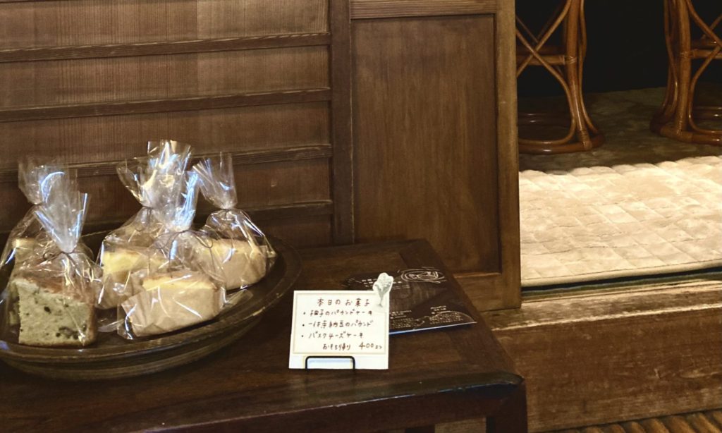 奈良　なら　nara　三五夜　三五屋　さんごや　sangoya　隠れ家　サロン　茶の湯　茶道　煎茶道　煎茶道体験　煎茶道教室　教室　和の稽古　お稽古　習い事　茶会　月釜　濃茶　各服点て　薄茶　上生菓子　干菓子　和菓子　ほっこり　のんびり　奈良の秘密スポット　JR奈良　奈良駅　旧奈良駅駅舎　駅前　駅近　徒歩2分　徒歩圏内　古民家　古民家リノベーション　改装　和室　大正レトロ　レトロモダン　料亭　茶室　にじり口　小間　広間　座敷　茶事　表千家茶道　表千家茶道教室　古典　奈良市三条町　伝統　茶道具　　アフターコロナ　感染予防対策　ワクチン接種済　ワクチン接種証明　　香会　雅楽　日本舞踊　個別レッスン　初心者歓迎　数寄屋袋　お稽古ワンピース　お稽古着　着物　オーダー会　展示会　受注会　受注生産　　外でもおしゃれ　鈴蘭　スズラン　堂後茶道教室　堂後宗邑　ならまち　奈良町　表千家　表千家茶道教室　洋菓子　焼き菓子　パンプキンプリン　限定カフェ　隠れ家カフェ　予約制　カウンター席　カウンター　パン　抹茶に合う　お菓子　タイ　タイ雑貨　見立て　茶道具　竹編みバック　スンコロク　宋胡録　スワンカーロク　香合　花入　セラドン焼　青蝶院　神戸　南京町　タイマッサージ　敷物　タイシルク　お盆　ヤシの実　入れ物　箱　