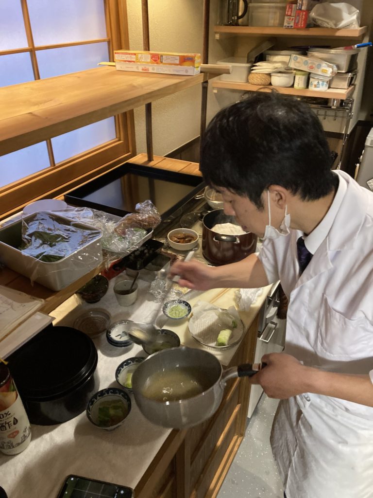 奈良　なら　nara　三五夜　三五屋　さんごや　sangoya　隠れ家　サロン　茶の湯　茶道　煎茶道　煎茶道体験　煎茶道教室　教室　和の稽古　お稽古　習い事　茶会　月釜　濃茶　各服点て　薄茶　上生菓子　干菓子　和菓子　ほっこり　のんびり　奈良の秘密スポット　JR奈良　奈良駅　旧奈良駅駅舎　駅前　駅近　徒歩2分　徒歩圏内　古民家　古民家リノベーション　改装　和室　大正レトロ　レトロモダン　料亭　茶室　にじり口　小間　広間　座敷　茶事　表千家茶道　表千家茶道教室　古典　奈良市三条町　伝統　茶道具　　アフターコロナ　感染予防対策　ワクチン接種済　ワクチン接種証明　　香会　雅楽　日本舞踊　個別レッスン　初心者歓迎　数寄屋袋　お稽古ワンピース　お稽古着　着物　オーダー会　展示会　受注会　受注生産　　外でもおしゃれ　鈴蘭　スズラン　堂後茶道教室　堂後宗邑　ならまち　奈良町　表千家　表千家茶道教室　
月釜　茶会　小寄せ茶会　小間　にじり口　本格的　茶道　茶の湯　茶事　正午の茶事　茶事教室　寄付き　出会い　蹲踞　蹲　炭点前　初炭　点前　盆香合　タイ王室　羅国　香木　五味六国　沈香　高台寺蒔絵　炉縁　抱清棚　八寸　千鳥　千鳥の盃　懐石料理　本懐石　盃事　大講堂釜　炉　名残　にじり口　牧田旬加　料理人　和食　出張料理　間借り　割烹　台所方　包丁方　料理方　　初釜　雑煮　白味噌雑煮　料亭　美味しい　正月　初詣　奈良の正月　夜咄　二月　冬の茶事