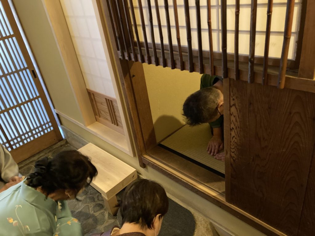 奈良　なら　nara　三五夜　三五屋　さんごや　sangoya　隠れ家　サロン　茶の湯　茶道　煎茶道　煎茶道体験　煎茶道教室　教室　和の稽古　お稽古　習い事　茶会　月釜　濃茶　各服点て　薄茶　上生菓子　干菓子　和菓子　ほっこり　のんびり　奈良の秘密スポット　JR奈良　奈良駅　旧奈良駅駅舎　駅前　駅近　徒歩2分　徒歩圏内　古民家　古民家リノベーション　改装　和室　大正レトロ　レトロモダン　料亭　茶室　にじり口　小間　広間　座敷　茶事　表千家茶道　表千家茶道教室　古典　奈良市三条町　伝統　茶道具　　アフターコロナ　感染予防対策　ワクチン接種済　ワクチン接種証明　　香会　雅楽　日本舞踊　個別レッスン　初心者歓迎　数寄屋袋　お稽古ワンピース　お稽古着　着物　オーダー会　展示会　受注会　受注生産　　外でもおしゃれ　鈴蘭　スズラン　堂後茶道教室　堂後宗邑　ならまち　奈良町　表千家　表千家茶道教室　
月釜　茶会　小寄せ茶会　小間　にじり口　本格的　茶道　茶の湯　茶事　正午の茶事　茶事教室　寄付き　出会い　蹲踞　蹲　炭点前　初炭　点前　盆香合　タイ王室　羅国　香木　五味六国　沈香　高台寺蒔絵　炉縁　抱清棚　八寸　千鳥　千鳥の盃　懐石料理　本懐石　盃事　大講堂釜　炉　名残　にじり口　牧田旬加　料理人　和食　出張料理　間借り　割烹　台所方　包丁方　料理方　　初釜　雑煮　白味噌雑煮　料亭　美味しい　正月　初詣　奈良の正月　夜咄　二月　冬の茶事