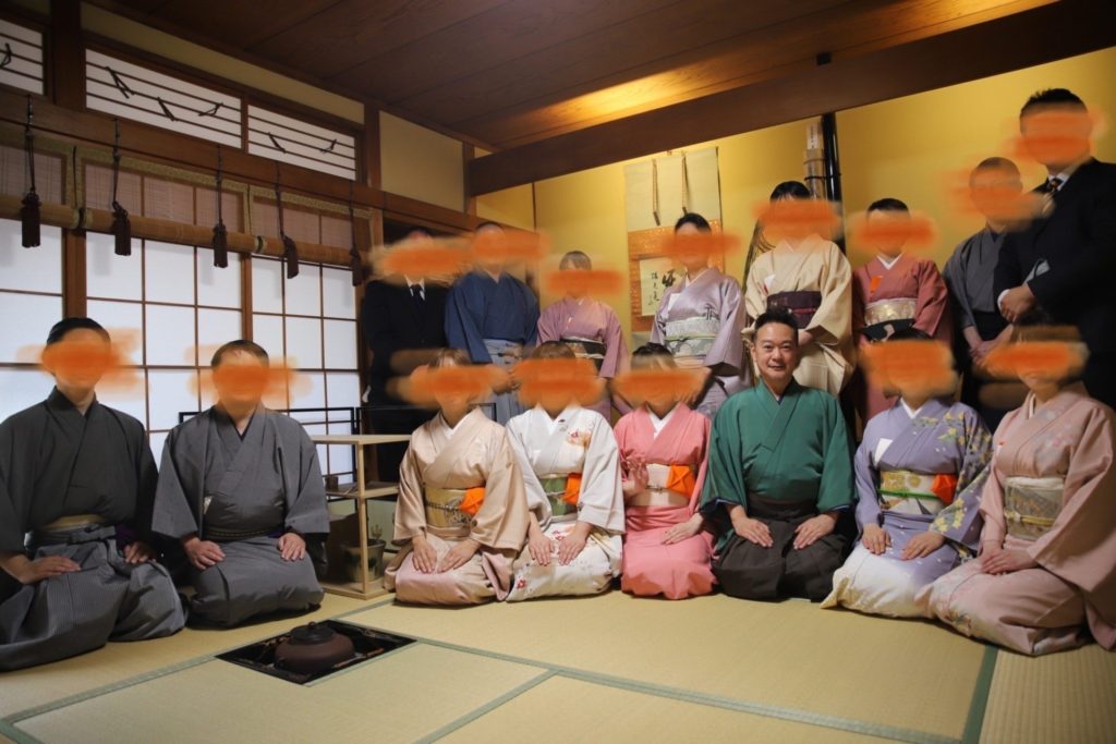 雑煮 白味噌 京風 初詣 癸卯 兎 卯歳 卯 2023年 新年 令和四年 令和年五年 卯年 和室 茶室 にじり口 小間 小寄せ茶会 完全予約制 仕事納め 奈良 なら nara 奈良市 奈良県 JR奈良 奈良駅 JR沿線 近鉄沿線 駅前 駅近 徒歩2分 古民家 隠れ家 三条通り 徒歩圏内 古都 教室 和の教室 お稽古 習い事 文化教室 和文化 和文化サロン サロン 茶道教室 茶道 茶の湯 お茶 表千家 表千家茶道教室 週一回 マンツーマン 少人数 予約 予約制 個人レッスン 体験 茶事教室 お稽古茶事 奈良市三条町 正月 初釜 京料理 割烹 カウンター 懐石料理 膳 椀物 一献 高麗卓 中次 真塗大棗 棗濃茶 仕覆 濃茶点前 四君子蒔絵 四君子 蘭 菊 梅 竹 炉縁 ゆずり葉 結び柳 柳 加茂本阿弥 窓の月 白玉椿 椿 獅子頭 白椿 八重咲き 赤い椿 風炉先 而妙斎好み 桐 掛軸 兼中斎 古橋尚 住吉大社 住吉蒔絵 平棗 膳所焼 肩衝 袋棚 志野棚 香道具 本田屋 味噌 萬林堂 花びら餅 主菓子 干菓子 堂後茶道教室 堂後宗邑 いそじ 仕出し 木津川市 二月堂 松明 お水取り 床柱 干支香合 龍村美術織物 古帛紗 出袱紗 波兎雪輪文 仕覆 仕立て ひめゆり 初釜 新年会 濃茶 年男 年女