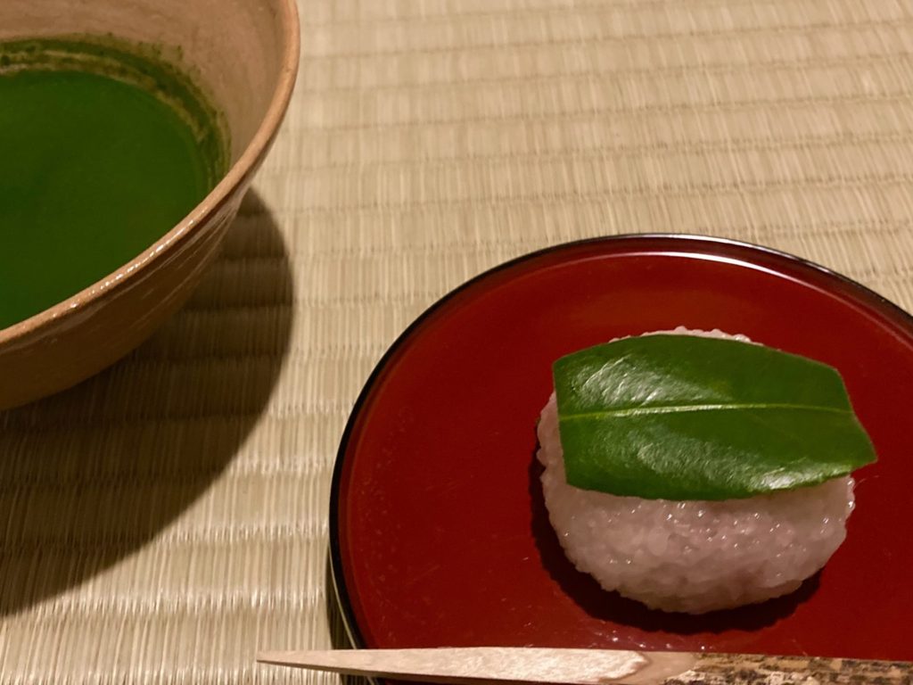 趣向茶会　しゅこう　月釜　茶会　小寄せ茶会　小間　にじり口　本格的　茶道　茶の湯　茶事　　茶道具　薄茶器　奈良道具　　練釜　茶会　小寄せ茶会　小間　にじり口　本格的　茶道　茶の湯　茶事　　茶道具　薄茶器　奈良道具　奈良　なら　nara　奈良市　奈良県　三五夜　三五屋　さんごや　sangoya 古民家　日本家屋　隠れ家　茶室　いじり口　小間　広間　月釜　茶会　お茶会　イベント　冬の奈良　奈良観光　お茶　茶の湯　抹茶　茶道教室　表千家　流派問わず　事前予約制　完全予約制　小寄せ茶会　大寄せ茶会　中止　座敷　書院　付書院　床の間　八畳間　書院の茶　武家茶道　古美術　骨董　アンティーク　茶道具　古美術店　骨董店　茶道具店　買取り　畳　釣り釜　濃茶　薄茶　上生菓子　和菓子　干菓子　　稽古　貸出し　貸スペース　貸教室　JR奈良　徒歩2分　奈良市三条町　三網田　障子　雪見障子
丸久小山園　天授　濃茶　最高銘柄　最高級ブランド　珠光茶会　珠光　村田珠光　奈良お茶　イベント　椿餅　おくた　樫舎　さろん　salon　茶論　中川政七商店　ゆうなかがわ　遊中川　袋棚　志野棚　利休袋棚　大棚　桐　古橋尚　水指　ひめゆり　仕覆　龍村美術織物　干支　浪兎　雪輪　青海波　大平棗　住吉棗　立入宗継　立入宗興　青松多寿色　三幅対　掛軸　市川銕琅　打出の小づち　