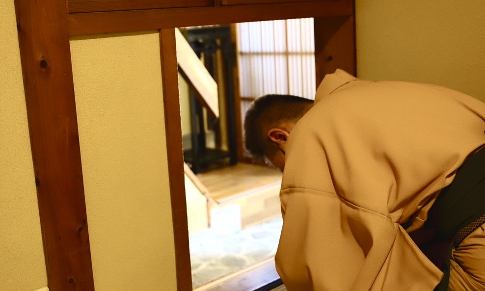 奈良 なら nara 奈良市 奈良駅 JR奈良 駅前 駅近 徒歩2分 三条町 三五夜 さんごや sangoya 古民家 日本家屋 茶室 茶道 茶の湯 月釜 三五夜月釜 茶会 華道 華道教室 いけばな 生花 いけ花 カフェ 茶房 厨房 レンタルキッチン シェアキッチン 出張料理人 フリーランス 料理人 バーテンダー パティシエ 募集中 人材募集 見学 下見 レンタル茶室 カウンター 堂後茶道教室 堂後宗邑 表千家 表千家茶道教室 茶事教室 茶事稽古 軸飾り 飾り物五箇条 壺飾り 茶入れ飾り 茶杓飾り 茶碗飾り 名物 茶道具 伏見宮 貞清親王 江戸時代 短冊 時鳥 ほととぎす ホトトギス 初座 後座 中立 銅鑼 小間 蹲 後炭 濃茶 薄茶 雲鶴 丸久小山園 抹茶 煎茶 奈良観光 奈良の隠れ家
煙草盆 火入 ご名炭 牧田旬加 懐石料理 出張料理人 日本料理 迎付 名残り 四つ碗 焼物鉢 煮物碗 茶懐石 本懐石 炊き合わせ 和え物 八寸 強肴 炭点前 初炭 鳳凰風炉 香合 樫舎 和菓子 笙生菓子 和菓子屋 きんとん 早苗 天地 上皇 上皇后 奈良行幸 行幸啓 中宮寺 日野西光尊 弥勒菩薩 2023年 奈良ホテル 青楓 ぐじ 甘鯛 葛打ち