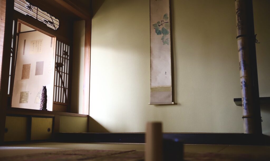 奈良　なら　nara 奈良市　奈良駅　JR奈良　駅前　駅近　徒歩2分　三条町　三五夜　さんごや　sangoya　古民家　日本家屋　茶室　茶道　茶の湯　月釜　三五夜月釜　茶会　華道　華道教室　いけばな　生花　いけ花 カフェ　茶房　厨房　レンタルキッチン　シェアキッチン　出張料理人　フリーランス　料理人　バーテンダー　パティシエ　募集中　人材募集　見学　下見　レンタル茶室　カウンター　堂後茶道教室　堂後宗邑　表千家　表千家茶道教室　茶事教室　茶事稽古　軸飾り　飾り物五箇条　壺飾り　茶入れ飾り　茶杓飾り　茶碗飾り　名物　茶道具　伏見宮　貞清親王　江戸時代　短冊　時鳥　ほととぎす　ホトトギス　初座　後座　中立　銅鑼　小間　蹲　後炭　濃茶　薄茶　雲鶴　丸久小山園　抹茶　煎茶　奈良観光　奈良の隠れ家　 煙草盆　火入　ご名炭　牧田旬加　懐石料理　出張料理人　日本料理　迎付　名残り　四つ碗　焼物鉢　煮物碗　茶懐石　本懐石　炊き合わせ　和え物　八寸　強肴　炭点前　初炭　鳳凰風炉　香合　樫舎　和菓子　笙生菓子　和菓子屋　きんとん　早苗　天地　上皇　上皇后　奈良行幸　行幸啓　中宮寺　日野西光尊　弥勒菩薩　2023年　奈良ホテル　青楓　ぐじ　甘鯛　葛打ち