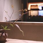 奈良　なら　nara 奈良市　奈良駅　JR奈良　駅前　駅近　徒歩2分　三条町　三五夜　さんごや　sangoya　古民家　日本家屋　茶室　茶道　茶の湯　月釜　三五夜月釜　茶会　華道　華道教室　いけばな　生花　いけ花　生駒敦　フラワーアーティスト　フラワーデザイン　いけばな教室　少人数制　予約制　ワークショップ　枝物　枝　枝物のある暮らし　いけ花のある暮らし　習い事　お稽古　　 月1回　会費制　花会　和のお稽古　伝統文化　伝統芸能　ふふ奈良　セトレならまち　彩花　生け込み　　 お花 夏ハゼ　ナツハゼ　なつはぜ　櫨　ウリバ　ウリバカエデ　京かのこ　京鹿子　キョウカノコ　シモツケ　センダイハギ　花瓶　瓶花　瓶華　奈良のいけばな　流派　花展　カウンター　カフェ　　　中宮寺御流　華道　山村御流　生駒瓢泉　壺中天　いけばな展　華展　入場無料　出入り自由　呈茶　呈茶席　抹茶　抹茶セット　和風カフェ　古民家カフェ　隠れ家カフェ　期間限定　限定オープン　アトリエノーズ　香り　お香　ワークショップ　イベント　立石賢一　線香　ムーンゴッドコーヒー　珈琲　間借りカフェ　レンタルキッチン　シェアキッチン　空間レンタル　場所貸し　貸しスペース　 ならナビ　NHK奈良　NHK　ぐるっと関西おひるまえ　NHK大阪 田中愛理　アトリエノーズ　moongodcoffee　テレビ　取材　撮影　放送　テレビ放映　藤蔓