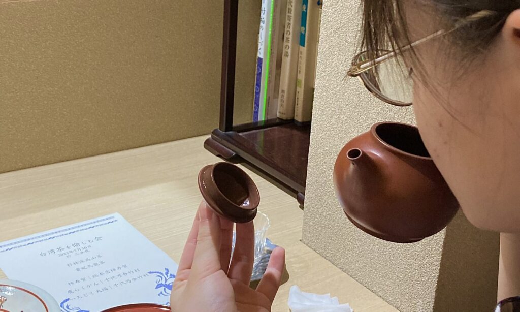 奈良 なら nara 奈良市 奈良県 奈良観光 夏の奈良 いまなら いまならキャンペーン いまならキャンペーン2022プラス いまなら。地域クーポン クーポン 利用可能 jr奈良 奈良駅 近鉄奈良 駅前 駅近く 徒歩2分 古民家 茶室 隠れ家 三五夜 さんごや sangoya 茶道 茶の湯 お茶 茶会 三五夜月釜 月釜 小寄せ茶会 予約制 少人数 カウンター 茶房 カフェ 和風 和カフェ 濃茶 各服点て 薄茶 上生菓子 干菓子 風炉 小間 四畳半 限定 懐香 アジアンスイーツ 中国茶 カフェ 京都 特製 おすすめ SAVVY オープン 新装開店 出張カフェ レンタルスペース 着物 伝統衣装
台湾茶 台湾茶芸師 茶芸 泡茶師 樺島彩波 奈良女子大学 大学院 研究職 日台交流協会 大使館 台北 駐在員 台湾茶会 中国茶会 柿寿賀 総本店柿寿賀 鹿らくがん 千代乃舎竹村 いちじく大福 萬春堂 和菓子 和菓子屋 杉林渓高山茶 貴妃烏龍茶 台湾茶 中秋の名月 中秋節