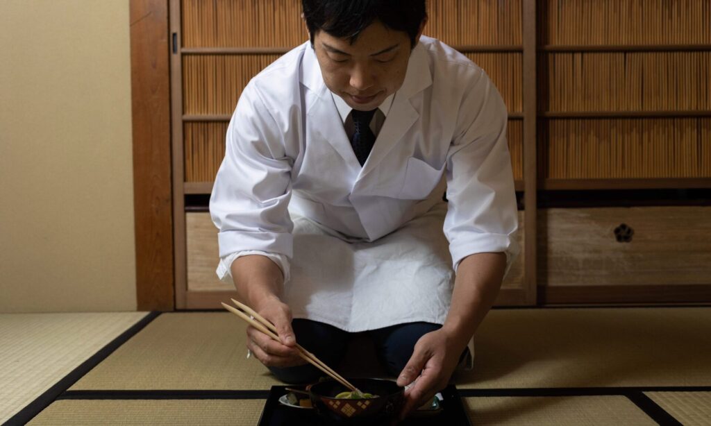 奈良 茶道 体験 nara 三五夜 さんごや 三五屋 茶会 茶室 隠れ家 にじり口 炭 風炉 掛軸 茶道具 JR奈良駅 駅前 月釜 徒歩圏内 奈良県 奈良市 三網田 濃茶 薄茶 続き薄 茶道具 茶道具販売 8月 葉月 八月 広間 夏 観光 奈良新名所 奈良県 伝統文化 日本文化 少人数制 小寄せ ゆったり 濃茶 薄茶 各服点て 上生菓子 干菓子 JR奈良駅 駅前 牧田旬加 出張料理人 出張料理 京料理 割烹 カウンター 懐石料理 膳 椀物 一献 料理教室 素麺 そうめん 三輪そうめん 三輪素麺 にゅうめん 柿の葉寿司 寿司 奈良名産 名産品 奈良土産 食材 地元 鯖寿司 デパ地下 人気
