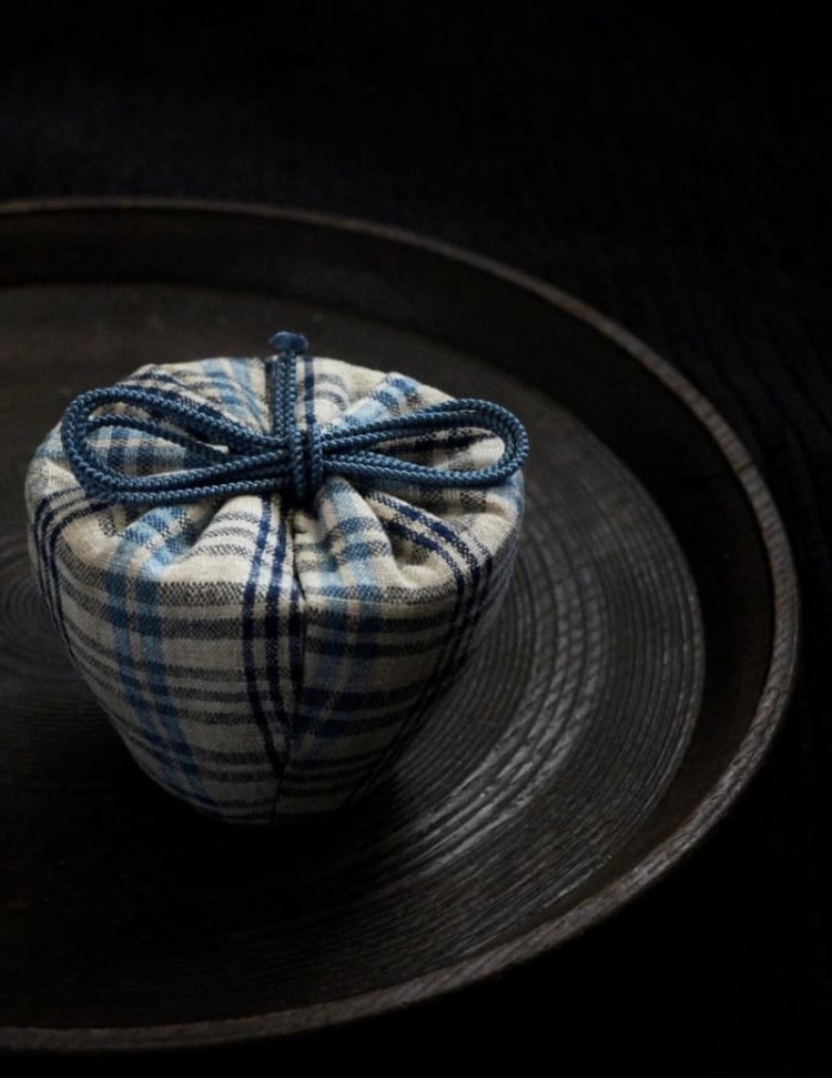 奈良　なら　nara　三五夜　三五屋　さんごや　sangoya　隠れ家　サロン　茶の湯　茶道　煎茶道　煎茶道体験　煎茶道教室　教室　和の稽古　お稽古　習い事　茶会　月釜　濃茶　各服点て　薄茶　上生菓子　干菓子　和菓子　ほっこり　のんびり　奈良の秘密スポット　JR奈良　奈良駅　旧奈良駅駅舎　駅前　駅近　徒歩2分　徒歩圏内　古民家　古民家リノベーション　改装　和室　大正レトロ　レトロモダン　料亭　茶室　にじり口　小間　広間　座敷　茶事　表千家茶道　表千家茶道教室　古典　奈良市三条町　伝統　茶道具　　アフターコロナ　感染予防対策　ワクチン接種済　ワクチン接種証明　　香会　雅楽　日本舞踊　個別レッスン　初心者歓迎　更紗　　山田英幸　仕覆　仕覆作家　仕覆展　仕覆作品　オーダー　裂　名物裂　裂地　インド更紗　ジャワ更紗　益田間道　ヨーロッパ更紗　トワルドジュイ　マリーアントワネット　バカラ　オールドバカラ　クリスタル　デキャンタ―　glass　ワイングラス　茶箱　うるわし屋　正倉院展　秋　奈良　11月　呈茶　呈茶席　すてきにハンドメイド　NHK　NHKeテレ　なごみ　裏千家　淡交社　オープンデー　　展示即売会　名古屋　古伊万里　猪口　ぐい呑み　俺の仕覆　浦野理一　着物　きもの　Kimono　tea tearoom teaceremony　