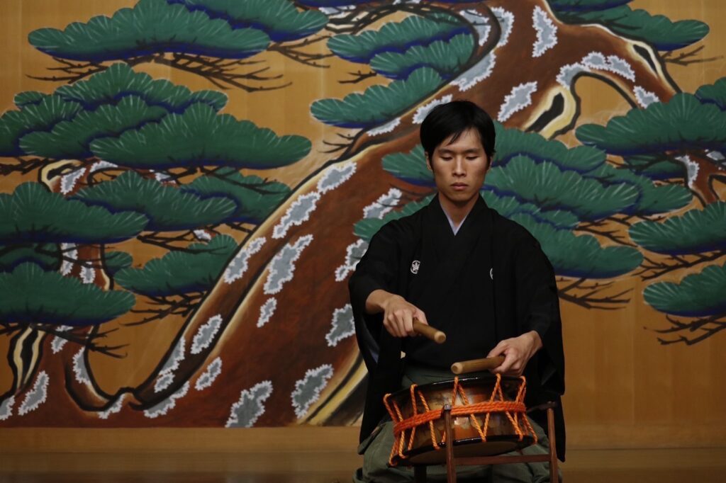 奈良　なら　nara 奈良市　奈良駅　JR奈良　駅前　駅近　徒歩2分　三条町　三五夜　さんごや　sangoya　古民家　日本家屋　茶室　茶道　茶の湯　月釜　三五夜月釜　茶会　華道　華道教室　いけばな　生花　いけ花 カフェ　茶房　厨房　レンタルキッチン　シェアキッチン　出張料理人　フリーランス　料理人　バーテンダー　パティシエ　募集中　人材募集　見学　下見　レンタル茶室　カウンター　　表千家茶道教室　茶事教室 　能楽　能　お能　能楽教室　能楽師太鼓方　中田一葉　　 金春流　金春能　マンツーマン　少人数制　太鼓　能舞台　発表会　金春飛翔 シテ方金春流能楽師 金春流　シテ方　金春円満井会　公益社団法人能楽協会　ナニワノヲト　猩々　　　独調(太鼓などの打楽器と謡を合わせて演じる形式)　独調　 老松　