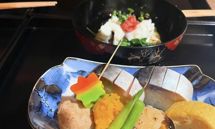 奈良 茶道 体験 nara 三五夜 さんごや 三五屋 茶会 茶室 隠れ家 にじり口 炭 風炉 掛軸 茶道具 JR奈良駅 駅前 月釜 徒歩圏内 奈良県 奈良市 三網田 濃茶 薄茶 続き薄 茶道具 茶道具販売 8月 葉月 八月 広間 夏 観光 奈良新名所 奈良県 伝統文化 日本文化 少人数制 小寄せ ゆったり 濃茶 薄茶 各服点て 上生菓子 干菓子 JR奈良駅 駅前 牧田旬加 出張料理人 出張料理 京料理 割烹 カウンター 懐石料理 膳 椀物 一献 料理教室 素麺 そうめん 三輪そうめん 三輪素麺 にゅうめん 柿の葉寿司 寿司 奈良名産 名産品 奈良土産 食材 地元 鯖寿司 デパ地下 人気 吉野 本葛 鱧そうめん 鱧素麺 はも素麺 葛切り 蔵王堂 金峯山寺 金峯山 大峯山 大峯詣で 藤原道長 御堂関白記 日記 大安寺 山上ヶ岳 蔵王権現 光る君へ 源氏物語 紫式部 五條順教 ヤハズススキ リンドウ 女郎花 矢筈芒 竜胆 女郎花 茶花 茶道 matcha teaceremony 完全予約制 隠れ家 雲悠々水潺々 古橋尚 陶芸家 白洲正子