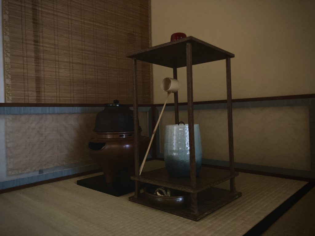 奈良　なら　nara　三五夜　三五屋　さんごや　sangoya　隠れ家　サロン　茶の湯　茶道　煎茶道　煎茶道体験　煎茶道教室　教室　和の稽古　お稽古　習い事　茶会　月釜　濃茶　各服点て　薄茶　上生菓子　干菓子　和菓子　ほっこり　のんびり　奈良の秘密スポット　JR奈良　奈良駅　旧奈良駅駅舎　駅前　駅近　徒歩2分　徒歩圏内　古民家　古民家リノベーション　改装　和室　大正レトロ　レトロモダン　料亭　茶室　にじり口　小間　広間　座敷　茶事　表千家茶道　表千家茶道教室　切古典　奈良市三条町　伝統　茶道具　桑小卓　細水指　古橋尚　朝鮮風炉　風炉　平建水　