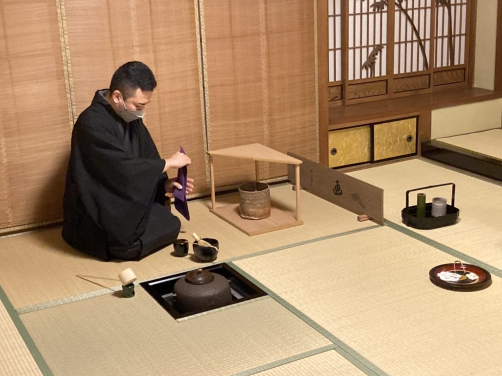 宗旦忌　元伯宗旦 　今日庵　奈良　なら　nara　三五夜　三五屋　さんごや　sangoya　隠れ家　サロン　茶の湯　茶道　煎茶道　煎茶道体験　煎茶道教室　教室　和の稽古　お稽古　習い事　茶会　月釜　濃茶　各服点て　薄茶　上生菓子　干菓子　和菓子　ほっこり　のんびり　奈良の秘密スポット　JR奈良　奈良駅　旧奈良駅駅舎　駅前　駅近　徒歩2分　徒歩圏内　古民家　古民家リノベーション　改装　和室　大正レトロ　レトロモダン　料亭　茶室　にじり口　小間　広間　座敷　茶事　表千家茶道　表千家茶道教室　古典　奈良市三条町　伝統　茶道具　　アフターコロナ　感染予防対策　ワクチン接種済　ワクチン接種証明　　　　個別レッスン　初心者歓迎　　特別茶会　炉開き　開炉　炉　お茶の正月　広間　お祝い　祝い事　東越会　裏千家　裏千家茶道　岡本宗伊　明雲軒　席主　十徳　裏千家今日庵　業躰部水谷方　京都　男性のお茶　茶道男子　男性の先生　お茶　お点前　美しいお点前　宗旦　宗旦忌　宗旦居士　東越青丘　欧陽詢　九成宮醴泉銘　　懈怠比丘不期明日　邂逅比丘不期明日　清巌　清巌宗渭 　宗旦　禅華院　相国寺　獨山玄義　不知何人使得　飴釉　獅子香炉　高麗平卓　寒菊　竹一重切　花入　達磨　妙全　坐雲　鳩居堂　与次郎　龍寶山　尻張釜　茶釜　炉縁　山里棚　喜斎　古信楽　田山方南　青木間道　東大寺　筒井寛昭　柿の蔕　茶碗　青井戸　鵬雲斎　坂田泥華　渦彫　九代長左衛門　唐津焼　梶原靖元　金海猫掻　妙見　吉野鮨桶　一滴翠　丸久小山園　高田明浦　鴨脚きんとん　おくた　縁高　宗旦好　清水卯一　秋の山路　鼠志野　加藤春鼎　備前　日襷　膳所　又玄　亀屋伊織　煎餅　蘭奢待　汲出　古曽部焼　水月釜　荒川豊蔵　大横物　掛軸　煙草盆　手付木瓜形　表朔　火入　青竹　灰吹　琴棋書画　結界　青釉つくね金彩壺々　蓋置　瀬戸釉　森岡嘉祥　菊大棗　道寛　静寂　大亀　黒楽　小田雪窓　柴山全慶