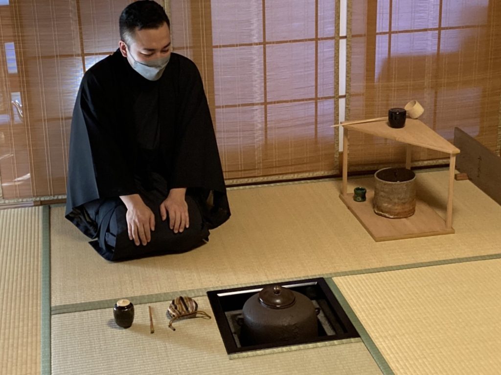 宗旦忌　元伯宗旦 　今日庵　奈良　なら　nara　三五夜　三五屋　さんごや　sangoya　隠れ家　サロン　茶の湯　茶道　煎茶道　煎茶道体験　煎茶道教室　教室　和の稽古　お稽古　習い事　茶会　月釜　濃茶　各服点て　薄茶　上生菓子　干菓子　和菓子　ほっこり　のんびり　奈良の秘密スポット　JR奈良　奈良駅　旧奈良駅駅舎　駅前　駅近　徒歩2分　徒歩圏内　古民家　古民家リノベーション　改装　和室　大正レトロ　レトロモダン　料亭　茶室　にじり口　小間　広間　座敷　茶事　表千家茶道　表千家茶道教室　古典　奈良市三条町　伝統　茶道具　　アフターコロナ　感染予防対策　ワクチン接種済　ワクチン接種証明　　　　個別レッスン　初心者歓迎　　特別茶会　炉開き　開炉　炉　お茶の正月　広間　お祝い　祝い事　東越会　裏千家　裏千家茶道　岡本宗伊　明雲軒　席主　十徳　裏千家今日庵　業躰部水谷方　京都　男性のお茶　茶道男子　男性の先生　お茶　お点前　美しいお点前　宗旦　宗旦忌　宗旦居士　東越青丘　欧陽詢　九成宮醴泉銘　　懈怠比丘不期明日　邂逅比丘不期明日　清巌　清巌宗渭 　宗旦　禅華院　相国寺　獨山玄義　不知何人使得　飴釉　獅子香炉　高麗平卓　寒菊　竹一重切　花入　達磨　妙全　坐雲　鳩居堂　与次郎　龍寶山　尻張釜　茶釜　炉縁　山里棚　喜斎　古信楽　田山方南　青木間道　東大寺　筒井寛昭　柿の蔕　茶碗　青井戸　鵬雲斎　坂田泥華　渦彫　九代長左衛門　唐津焼　梶原靖元　金海猫掻　妙見　吉野鮨桶　一滴翠　丸久小山園　高田明浦　鴨脚きんとん　おくた　縁高　宗旦好　清水卯一　秋の山路　鼠志野　加藤春鼎　備前　日襷　膳所　又玄　亀屋伊織　煎餅　蘭奢待　汲出　古曽部焼　水月釜　荒川豊蔵　大横物　掛軸　煙草盆　手付木瓜形　表朔　火入　青竹　灰吹　琴棋書画　結界　青釉つくね金彩壺々　蓋置　瀬戸釉　森岡嘉祥　