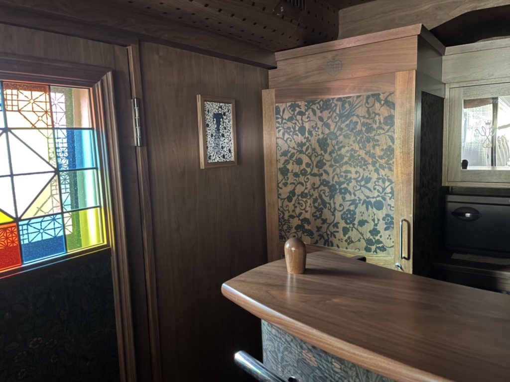 Kitchin-Lab KACOM 今谷秀和 建築家 設計事務所 モダン モダン建築 おしゃれカフェ イマタニタカコ 書家 書道 墨 筆 コラボ企画 学園前 奈良 nara なら sanngoya 三五夜 三五屋 さんごや 奈良駅 JR奈良 駅前 駅近 教室 茶道教室 茶の湯 茶道 煎茶道 煎茶道教室 お点前 お稽古 習い事 少人数制 完全予約制 予約制 個室 茶室 にじり口 文人趣味 茶会記 会記 煎茶道具 煎茶教室 徒歩2分 書院造 しつらえ いけばな いけばな教室 華道教室 茶会 月釜 濃茶 各服点て 薄茶 上生菓子 和菓子 干菓子 神姫バス 豪華バスツアー 真結 ユイプレミア YUI PREMIERE ゆい 水戸岡鋭治 ななつ星 JR九州 カタチ研究所