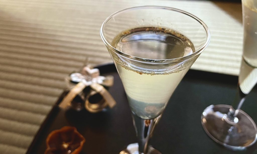 奈良 なら nara 三五夜 三五屋 さんごや sangoya 隠れ家 サロン 茶の湯 茶道 煎茶道 煎茶道体験 煎茶道教室 教室 和の稽古 お稽古 習い事 茶会 月釜 濃茶 各服点て 薄茶 上生菓子 干菓子 和菓子 ほっこり のんびり 奈良の秘密スポット JR奈良 奈良駅 旧奈良駅駅舎 駅前 駅近 徒歩2分 徒歩圏内 古民家 古民家リノベーション 改装 和室 大正レトロ レトロモダン 料亭 茶室 にじり口 小間 広間 座敷 茶事 表千家茶道 表千家茶道教室 古典 奈良市三条町 伝統 茶道具 アフターコロナ 感染予防対策 ワクチン接種済 ワクチン接種証明 個別レッスン 初心者歓迎 炉 広間 席主 男性のお茶 茶道男子 男性の先生 お茶 お点前 クリスマス クリスマスリース クリスマス茶会 Xmas Christmas 福西毅 TakeshiFukunishi ガラス ガラス作家 glassworks 花器 花瓶 邂逅 白玉椿 椿 千両 サンタクロース 大黒天 明誉 古磵 a青漆爪紅 糸巻棚 碌々斎 碌々斎好 辰砂 水指 見立て 茶入れ 薄茶器 阿弥陀堂釜 ヨーロッパ 洋食器 濃茶器 ゴブレット 仕覆 萬春堂 和菓子 上生菓子 洋菓子 パンと菓子moriya 料理教室 シュトレーン 奈良屋 岐阜 メレンゲ 都鳥 雪たる満 モクテル カクテル ノンアルコール ウエルカムドリンク 大和橘 希少品種