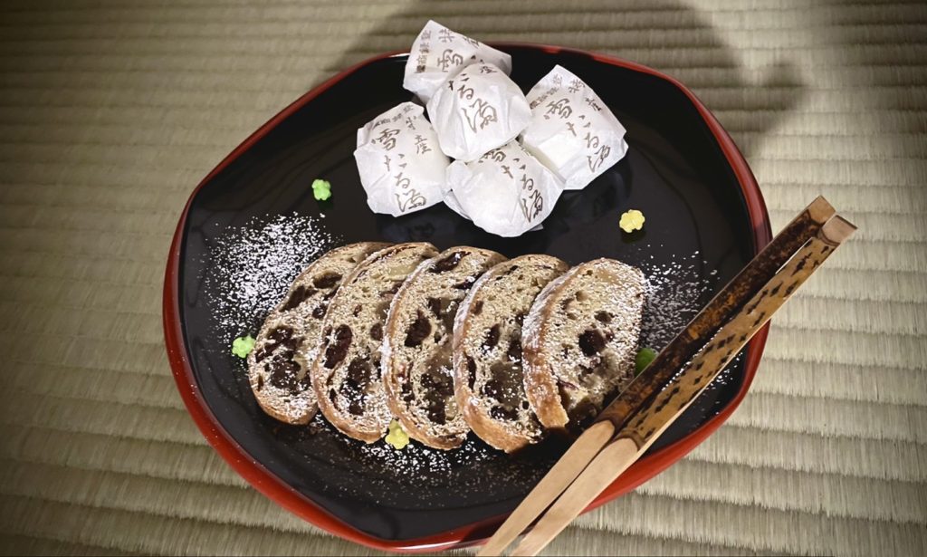 奈良 なら nara 三五夜 三五屋 さんごや sangoya 隠れ家 サロン 茶の湯 茶道 煎茶道 煎茶道体験 煎茶道教室 教室 和の稽古 お稽古 習い事 茶会 月釜 濃茶 各服点て 薄茶 上生菓子 干菓子 和菓子 ほっこり のんびり 奈良の秘密スポット JR奈良 奈良駅 旧奈良駅駅舎 駅前 駅近 徒歩2分 徒歩圏内 古民家 古民家リノベーション 改装 和室 大正レトロ レトロモダン 料亭 茶室 にじり口 小間 広間 座敷 茶事 表千家茶道 表千家茶道教室 古典 奈良市三条町 伝統 茶道具 アフターコロナ 感染予防対策 ワクチン接種済 ワクチン接種証明 個別レッスン 初心者歓迎 炉 広間 席主 男性のお茶 茶道男子 男性の先生 お茶 お点前 クリスマス クリスマスリース クリスマス茶会 Xmas Christmas 福西毅 TakeshiFukunishi ガラス ガラス作家 glassworks 花器 花瓶 邂逅 白玉椿 椿 千両 サンタクロース 大黒天 明誉 古磵 a青漆爪紅 糸巻棚 碌々斎 碌々斎好 辰砂 水指 見立て 茶入れ 薄茶器 阿弥陀堂釜 ヨーロッパ 洋食器 濃茶器 ゴブレット 仕覆 萬春堂 和菓子 上生菓子 洋菓子 パンと菓子moriya 料理教室 シュトレーン 奈良屋 岐阜 メレンゲ 都鳥 雪たる満