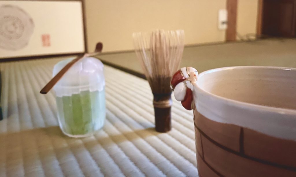 奈良 なら nara 三五夜 三五屋 さんごや sangoya 隠れ家 サロン 茶の湯 茶道 煎茶道 煎茶道体験 煎茶道教室 教室 和の稽古 お稽古 習い事 茶会 月釜 濃茶 各服点て 薄茶 上生菓子 干菓子 和菓子 ほっこり のんびり 奈良の秘密スポット JR奈良 奈良駅 旧奈良駅駅舎 駅前 駅近 徒歩2分 徒歩圏内 古民家 古民家リノベーション 改装 和室 大正レトロ レトロモダン 料亭 茶室 にじり口 小間 広間 座敷 茶事 表千家茶道 表千家茶道教室 古典 奈良市三条町 伝統 茶道具 アフターコロナ 感染予防対策 ワクチン接種済 ワクチン接種証明 個別レッスン 初心者歓迎 炉 広間 席主 男性のお茶 茶道男子 男性の先生 お茶 お点前 クリスマス クリスマスリース クリスマス茶会 Xmas Christmas 福西毅 TakeshiFukunishi ガラス ガラス作家 glassworks 花器 花瓶 邂逅 白玉椿 椿 千両 サンタクロース 大黒天 明誉 古磵 a青漆爪紅 糸巻棚 碌々斎 碌々斎好 辰砂 水指 見立て 茶入れ 薄茶器 阿弥陀堂釜 ヨーロッパ 洋食器 濃茶器 ゴブレット 仕覆 萬春堂 和菓子 上生菓子 洋菓子 パンと菓子moriya 料理教室 シュトレーン 奈良屋 岐阜 メレンゲ 都鳥 雪たる満 モクテル カクテル ノンアルコール ウエルカムドリンク 大和橘 希少品種 アトリエノーズ アロマキャンドル オリジナル 香り クリスマスプレゼント ノベルティ