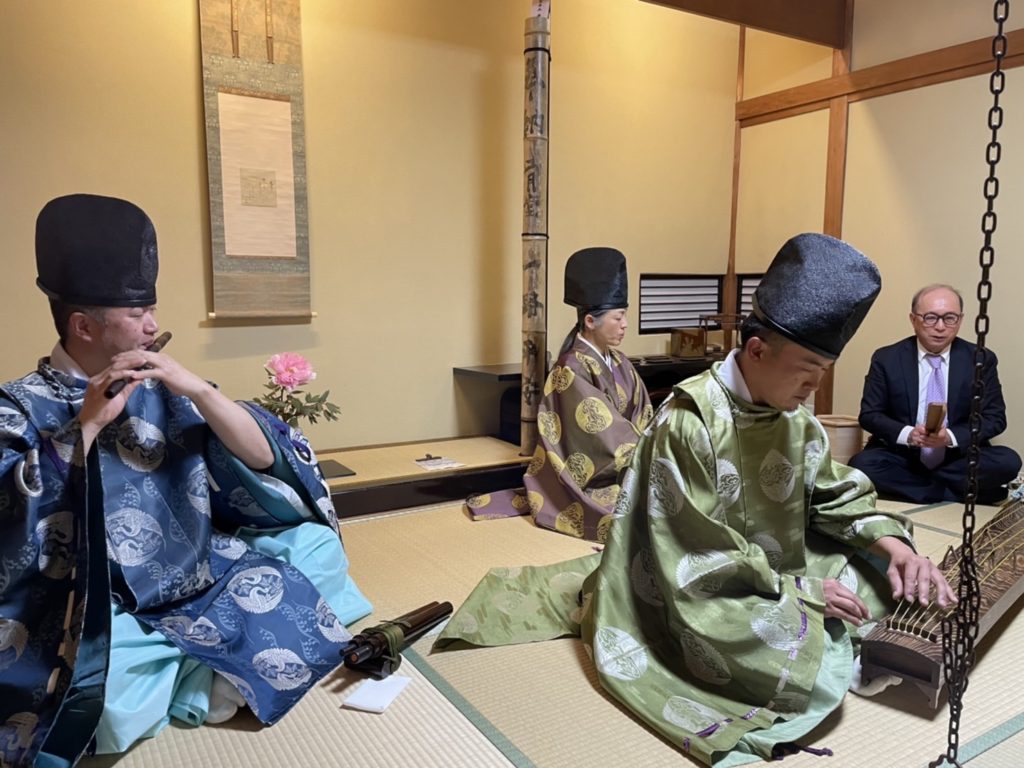 雅楽　春庭花　其駒　御神楽　笙　篳篥　龍笛　和琴　神楽笛　神田重助　徳川治宝　紀州徳川家　表千家　海田曲巷 天地長久 「天長地久の儀」流鏑馬騎射に先立ち行われるもの 左に３回右に２回馬を乗り回した後呪文を唱えながら天と地に弓矢を満月にしぼり「天下泰平 五穀豊穣 国民安堵」を祈念する儀式 片桐石州 西村家二代道弥 遠州流二代 小堀宗慶 近江国小室藩二代藩主  八代焼 雲鶴宝珠紋 中川浄益 覚入 道入 守屋松亭 川端近左 春井恒眠奈良　なら　nara　三五夜　三五屋　さんごや　sangoya　隠れ家　サロン　茶の湯　茶道　煎茶道　煎茶道体験　煎茶道教室　教室　和の稽古　お稽古　習い事　茶会　月釜　濃茶　各服点て　薄茶　上生菓子　干菓子　和菓子　ほっこり　のんびり　奈良の秘密スポット　JR奈良　奈良駅　旧奈良駅駅舎　駅前　駅近　徒歩2分　徒歩圏内　古民家　古民家リノベーション　改装　和室　大正レトロ　レトロモダン　料亭　茶室　にじり口　小間　広間　座敷　茶事　表千家茶道　表千家茶道教室　古典　奈良市三条町　伝統　茶道具　　アフターコロナ　感染予防対策　ワクチン接種済　ワクチン接種証明　炉　名残　師走　奈良の冬　濃茶　侘び寂び　侘茶　わび　奈良の旅　珠光茶会2022中止　　珠光茶会2022　弥生　三月　奈良観光　春の奈良　　趣向　設え　少人数　個室　予約制　 肥後古流　江上大輔　八代　書家　茶人　東京　龍生庵　府中　東京芸術大学　大学院　鑑賞　欠伸茶会　細川家　熊本藩　細川藩　熊本城　細川三斎　細川忠興　細川幽斎　細川藤孝　細川忠利　松井友閑　松井康之　八代松井家　表千家　而妙斎　猶々斎　特別茶会　雅楽　武家茶　武家茶道　遠州流　片桐石州　小堀遠州　舟越伊予守　宗旦　千家　古儀　大宰府　藤丸　和菓子　清香殿 　吊釜　鉄刀木　炉縁　源氏物語　若菜　柏木　女三宮