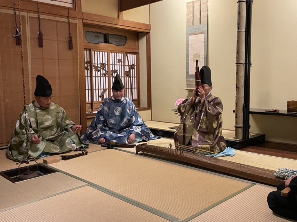 雅楽　春庭花　其駒　御神楽　笙　篳篥　龍笛　和琴　神楽笛　神田重助　徳川治宝　紀州徳川家　表千家　海田曲巷 天地長久 「天長地久の儀」流鏑馬騎射に先立ち行われるもの 左に３回右に２回馬を乗り回した後呪文を唱えながら天と地に弓矢を満月にしぼり「天下泰平 五穀豊穣 国民安堵」を祈念する儀式 片桐石州 西村家二代道弥 遠州流二代 小堀宗慶 近江国小室藩二代藩主  八代焼 雲鶴宝珠紋 中川浄益 覚入 道入 守屋松亭 川端近左 春井恒眠奈良　なら　nara　三五夜　三五屋　さんごや　sangoya　隠れ家　サロン　茶の湯　茶道　煎茶道　煎茶道体験　煎茶道教室　教室　和の稽古　お稽古　習い事　茶会　月釜　濃茶　各服点て　薄茶　上生菓子　干菓子　和菓子　ほっこり　のんびり　奈良の秘密スポット　JR奈良　奈良駅　旧奈良駅駅舎　駅前　駅近　徒歩2分　徒歩圏内　古民家　古民家リノベーション　改装　和室　大正レトロ　レトロモダン　料亭　茶室　にじり口　小間　広間　座敷　茶事　表千家茶道　表千家茶道教室　古典　奈良市三条町　伝統　茶道具　　アフターコロナ　感染予防対策　ワクチン接種済　ワクチン接種証明　炉　名残　師走　奈良の冬　濃茶　侘び寂び　侘茶　わび　奈良の旅　珠光茶会2022中止　　珠光茶会2022　弥生　三月　奈良観光　春の奈良　　趣向　設え　少人数　個室　予約制　 肥後古流　江上大輔　八代　書家　茶人　東京　龍生庵　府中　東京芸術大学　大学院　鑑賞　欠伸茶会　細川家　熊本藩　細川藩　熊本城　細川三斎　細川忠興　細川幽斎　細川藤孝　細川忠利　松井友閑　松井康之　八代松井家　表千家　而妙斎　猶々斎　特別茶会　雅楽　武家茶　武家茶道　遠州流　片桐石州　小堀遠州　舟越伊予守　宗旦　千家　古儀　大宰府　藤丸　和菓子　清香殿 　吊釜　鉄刀木　炉縁