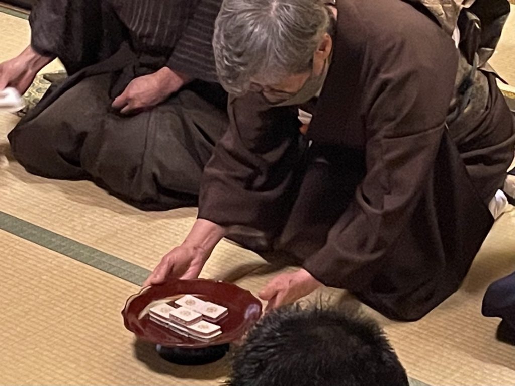 雅楽　春庭花　其駒　御神楽　笙　篳篥　龍笛　和琴　神楽笛　神田重助　徳川治宝　紀州徳川家　表千家　海田曲巷 天地長久 「天長地久の儀」流鏑馬騎射に先立ち行われるもの 左に３回右に２回馬を乗り回した後呪文を唱えながら天と地に弓矢を満月にしぼり「天下泰平 五穀豊穣 国民安堵」を祈念する儀式 片桐石州 西村家二代道弥 遠州流二代 小堀宗慶 近江国小室藩二代藩主  八代焼 雲鶴宝珠紋 中川浄益 覚入 道入 守屋松亭 川端近左 春井恒眠奈良　なら　nara　三五夜　三五屋　さんごや　sangoya　隠れ家　サロン　茶の湯　茶道　煎茶道　煎茶道体験　煎茶道教室　教室　和の稽古　お稽古　習い事　茶会　月釜　濃茶　各服点て　薄茶　上生菓子　干菓子　和菓子　ほっこり　のんびり　奈良の秘密スポット　JR奈良　奈良駅　旧奈良駅駅舎　駅前　駅近　徒歩2分　徒歩圏内　古民家　古民家リノベーション　改装　和室　大正レトロ　レトロモダン　料亭　茶室　にじり口　小間　広間　座敷　茶事　表千家茶道　表千家茶道教室　古典　奈良市三条町　伝統　茶道具　　アフターコロナ　感染予防対策　ワクチン接種済　ワクチン接種証明　炉　名残　師走　奈良の冬　濃茶　侘び寂び　侘茶　わび　奈良の旅　珠光茶会2022中止　　珠光茶会2022　弥生　三月　奈良観光　春の奈良　　趣向　設え　少人数　個室　予約制　 肥後古流　江上大輔　八代　書家　茶人　東京　龍生庵　府中　東京芸術大学　大学院　鑑賞　欠伸茶会　細川家　熊本藩　細川藩　熊本城　細川三斎　細川忠興　細川幽斎　細川藤孝　細川忠利　松井友閑　松井康之　八代松井家　表千家　而妙斎　猶々斎　特別茶会　雅楽　武家茶　武家茶道　遠州流　片桐石州　小堀遠州　舟越伊予守　宗旦　千家　古儀　大宰府　藤丸　和菓子　清香殿 　吊釜　鉄刀木　炉縁　源氏物語　若菜　柏木　女三宮