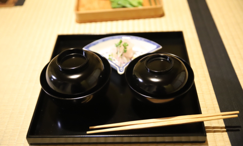 奈良　なら　nara 三五夜　さんごや　三五屋　奈良県　奈良市　大和郡山市　茶室　茶会　茶事　月釜　茶道　茶の湯　表千家　堂後茶道教室　wine　ワイングラス　石賀直之　切り絵　切り絵作家　いちじく　イチジク　無花果　八寸　向付　懐石道具　懐石料理　茶懐石　リーデル　釣釜　炉縁　東大寺　古材　にじり口　完全予約制　プライベート空間　プライベートサロン　個室　おすすめ　煎茶道　体験　非公開　イベント　少人数制　JR奈良駅　近鉄奈良駅　徒歩2分　徒歩圏内　三網田　濃茶　薄茶　吉兆　高麗橋吉兆
