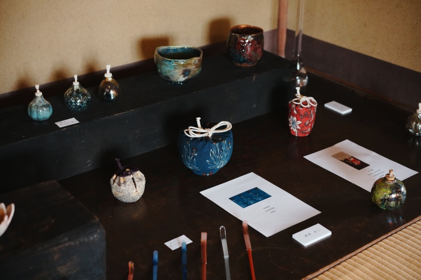 奈良 なら nara
奈良市 ならまち
珠光茶会 奈良町にぎわいの家
茶会 煎茶会
煎茶 お茶
茶道 茶室
煎茶道具 旧正月
春節 山水画
文人画 明王朝
漢服
三五夜 さんごや
煎茶体験 奈良駅
jr奈良 駅前
徒歩2分 #古民家
趣向茶会 しゅこう 月釜 茶会 小寄せ茶会 小間 にじり口 本格的 茶道 茶の湯 茶事 茶道具 薄茶器 奈良道具 練釜 茶会 小寄せ茶会 小間 にじり口 本格的 茶道 茶の湯 茶事 茶道具 薄茶器 奈良道具 奈良 なら nara 奈良市 奈良県 三五夜 三五屋 さんごや sangoya 古民家 日本家屋 隠れ家 茶室 いじり口 小間 広間 月釜 茶会 お茶会 イベント 冬の奈良 奈良観光 お茶 茶の湯 抹茶 茶道教室 表千家 流派問わず 事前予約制 完全予約制 小寄せ茶会 大寄せ茶会 中止 座敷 書院 付書院 床の間 八畳間 書院の茶 武家茶道 古美術 骨董 アンティーク 茶道具 古美術店 骨董店 茶道具店 買取り 畳 釣り釜 濃茶 薄茶 上生菓子 和菓子 干菓子 稽古 貸出し 貸スペース 貸教室 JR奈良 徒歩2分 奈良市三条町 三網田 障子 雪見障子 数寄屋造り 茶庭 庭 坪庭 ならまちセンター 茶道教室 表千家 表千家茶道教室 教室 お稽古 お稽古場 習い事 和の習い事 和のお稽古 伝統文化 玉露 真清水蔵六 葉盆 鎌倉彫 茶托 錫 古錫 木瓜型茶托 魚子彫り 金工 清代 中華民国 台湾茶 中国茶 茶芸 姫路文学館 望景亭 GALLERYとーく 大橋ひろ美 みせばやな 茶会 桜 観桜会 姫路城 姫路市 奥島圭二 ガラス ガラス作家 アート Teateaceremony tea 嘉集庵 ペーズリー カシミール織 カシミールショール 茶具敷 煎茶道具 黄檗山 萬福寺 直翁 玉露 煎茶席 煎茶会 煎茶道 杭州棚 やなぎのにわ京菓子店 干菓子 手力盆 根来塗 室礼 しつらえ しつらえ師 茶花 貝母 バイモユリ 雪柳 ユキヤナギ 明代 衣装 装束 時代衣装 文人 文人趣味 煎茶室 白浜久美子 写真家 フォトグラファー photographer