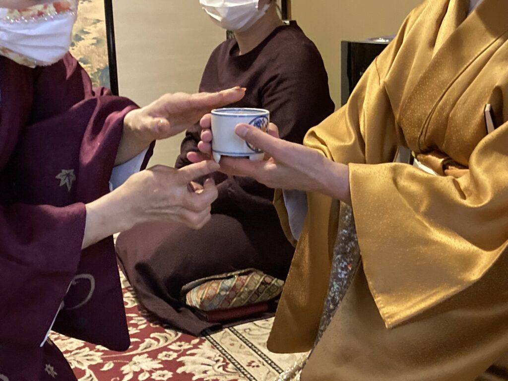 奈良　なら　nara　三五夜　三五屋　さんごや　sangoya　隠れ家　サロン　茶の湯　茶道　煎茶道　煎茶道体験　煎茶道教室　教室　和の稽古　お稽古　習い事　茶会　月釜　濃茶　各服点て　薄茶　上生菓子　干菓子　和菓子　ほっこり　のんびり　奈良の秘密スポット　JR奈良　奈良駅　旧奈良駅駅舎　駅前　駅近　徒歩2分　徒歩圏内　古民家　古民家リノベーション　改装　和室　大正レトロ　レトロモダン　料亭　茶室　にじり口　小間　広間　座敷　茶事　表千家茶道　表千家茶道教室　切古典　奈良市三条町　伝統　茶道具　木槿　むくげ　ムクゲ　宗旦木槿　アフターコロナ　感染予防対策　ワクチン接種済　ワクチン接種証明　泉山御流　香道　お香　組香　香　香会　沈香　名香六十一種　蘭奢待　東大寺　奈良　聖徳太子　松尾瑶香　泉涌寺　御寺　皇室菩提寺　秋恋香　鹿　奈良の秋　観光　伝統文化　古民家　ギャラリー　横山篤香　沈香　白檀　秋のイベント　奈良イベン