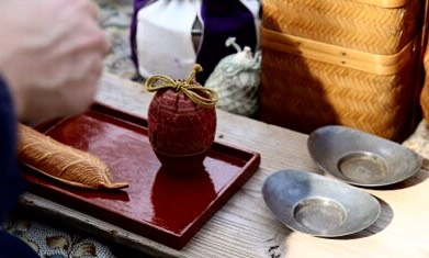 奈良 nara 三五夜 さんごや 三五屋 茶会 茶室 隠れ家 佐保川 野点 煎茶 抹茶 茶籠 茶箱 仕覆 網袋 貞明皇后 大正天皇皇后 九条節子 御歌 奈良女子大学 奈良女子大学付属中等教育学校 女高師 佐保会 柳汀会 さほがわ 桜 さくら 奈良の桜 名所 野筵 煎茶 煎茶道 玉露 汀 柳 緞子 縮緬 更紗 敷物 JR奈良 近鉄奈良 徒歩2分 徒歩圏内 三網田 おくた 桜餅 ふやきせんべい