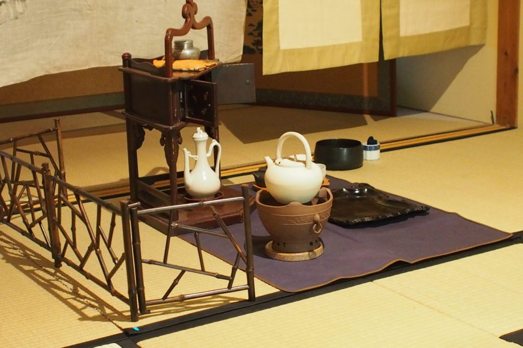 奈良 nara 隠れ家 三五夜 茶道 煎茶道 茶の湯 お茶 煎茶道体験 煎茶体験 お稽古 習い事 完全予約制 個室 茶室 プライベートサロン ゆとり 夏の奈良 夏の設え 涼しい 文人趣味 揖保乃糸 素麺 そうめん 山水画 簾 簀戸 建具 煎茶文人趣味 古民家サロン JR奈良駅 駅前 徒歩2分 近鉄奈良 徒歩圏内 奈良散策 体験 隠れ家 さんごや 玉露