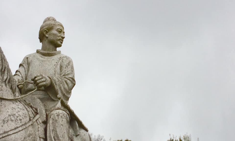 奈良 なら nara 奈良県 室生龍穴神社 龍穴神社 龍 竜 龍神 パワースポット 吉祥龍穴 雅楽 篳篥 室生 安騎野 万葉集 宇陀市 大宇陀 安騎野猟遊歌 柿本人麻呂 人麻呂公園 室生寺 神宮寺 雨 雨乞い 勅使 猿沢池 天岩戸 東の野にかぎろひの立つ 東の野に炎の立つ見て かへりて見れば月傾きぬ 東野炎立所見而反見為者月西渡 茶道教室 表千家茶道教室 奈良駅 駅前 徒歩2分 近鉄奈良 徒歩圏内 三条町 三網田 茶の湯 月釜 茶会 茶室 煎茶道 煎茶道体験 煎茶体験 お茶 玉露 生け花教室 華道教室 山村御流 正月花 ワークショップ イベント お稽古 習い事 和風 教室 伝統文化 伝統芸能 雅楽教室 雅楽 笙 篳篥 竜笛 龍笛 三五夜 さんごや sangoya 古民家 和のサロン 濃茶 薄茶 上生菓子 干菓子 奈良豆比古神社 コノデカシワ 特別天然記念物 クスノキ 楠 安騎野の朝 中山正実 日本書紀 古事記 記紀万葉 軽皇子 文武天皇 草壁皇子 持統天皇 正倉院展