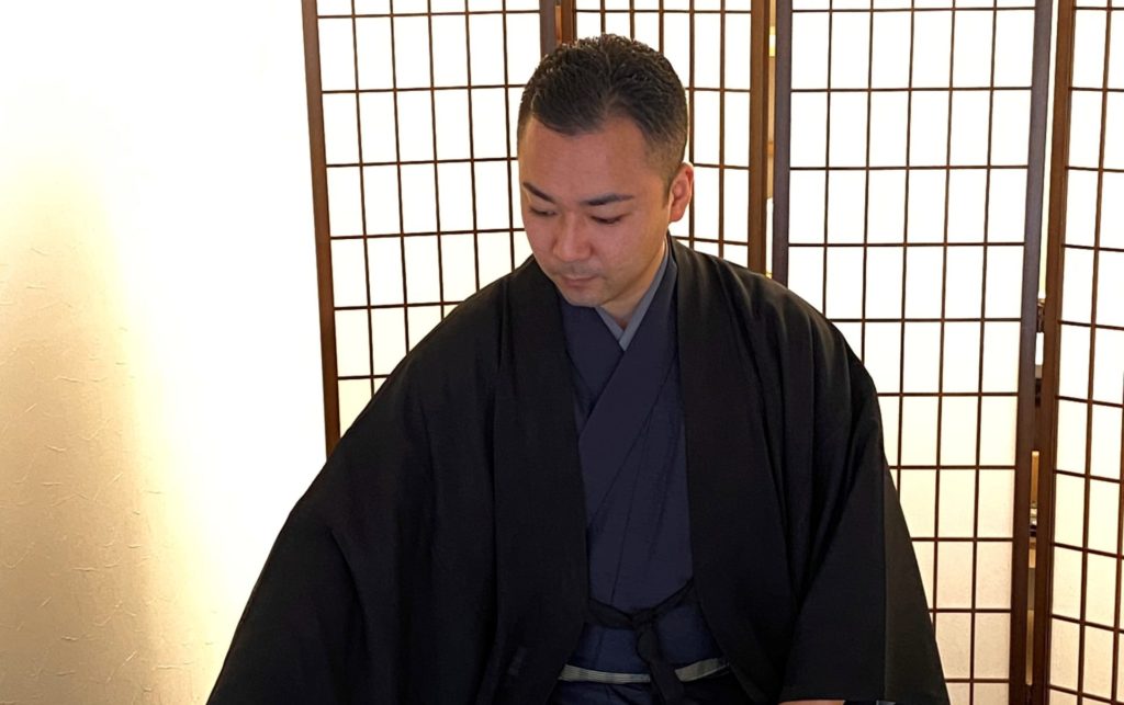 奈良　なら　nara　三五夜　三五屋　さんごや　sangoya　隠れ家　サロン　茶の湯　茶道　煎茶道　煎茶道体験　煎茶道教室　教室　和の稽古　お稽古　習い事　茶会　月釜　濃茶　各服点て　薄茶　上生菓子　干菓子　和菓子　ほっこり　のんびり　奈良の秘密スポット　JR奈良　奈良駅　旧奈良駅駅舎　駅前　駅近　徒歩2分　徒歩圏内　古民家　古民家リノベーション　改装　和室　大正レトロ　レトロモダン　料亭　茶室　にじり口　小間　広間　座敷　茶事　表千家茶道　表千家茶道教室　古典　奈良市三条町　伝統　茶道具　　アフターコロナ　感染予防対策　ワクチン接種済　ワクチン接種証明　　　　個別レッスン　初心者歓迎　　特別茶会　炉開き　開炉　炉　お茶の正月　広間　お祝い　祝い事　東越会　裏千家　裏千家茶道　岡本宗伊　明雲軒　席主　十徳　裏千家今日庵　業躰部水谷方　京都　男性のお茶　茶道男子　男性の先生　お茶　お点前　美しいお点前　宗旦　宗旦忌　宗旦居士　東越青丘　欧陽詢　九成宮醴泉銘　