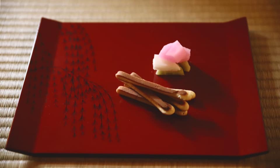 奈良 なら nara 奈良市 三五夜 三五屋 さんごや sangoya 月釜 茶会 茶道 茶の湯 茶室 お茶 濃茶 薄茶 続き薄 上生菓子 和菓子 干菓子 田中金盛堂 松葉せんべい 芦屋 萬々堂 花びら餅 生姜糖 岩戸屋 伊勢 山本紅雲 万年青 おもと いけばな 生け花 華道 出雲人形 俵 牛 丑年 令和三年 睦月 一月 JR奈良 駅前 近鉄奈良 徒歩圏内 徒歩2分 三条町 三網田 蓬莱堂茶舗 丹頂 限定商品 丸久小山園 仕覆 袋師 ひめゆり イアルの牛 龍村美術織物 干支 好み裂