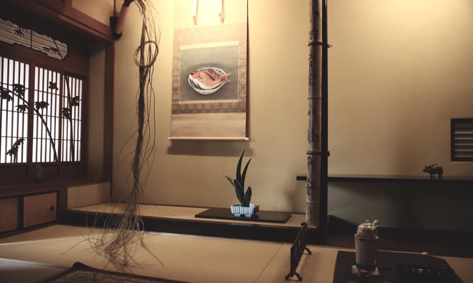 奈良 なら nara 奈良市 三五夜 三五屋 さんごや sangoya 月釜 茶会 茶道 茶の湯 茶室 お茶 濃茶 薄茶 続き薄 上生菓子 和菓子 干菓子 田中金盛堂 松葉せんべい 芦屋 萬々堂 花びら餅 生姜糖 岩戸屋 伊勢 山本紅雲 万年青 おもと いけばな 生け花 華道 出雲人形 俵 牛 丑年 令和三年 睦月 一月 JR奈良 駅前 近鉄奈良 徒歩圏内 徒歩2分 三条町 三網田 蓬莱堂茶舗 丹頂 限定商品 丸久小山園 仕覆 袋師 ひめゆり イアルの牛 龍村美術織物 干支 好み裂