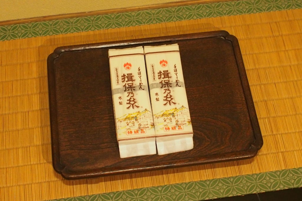 奈良 nara 隠れ家 三五夜 茶道 煎茶道 茶の湯 お茶 煎茶道体験 煎茶体験 お稽古 習い事 完全予約制 個室 茶室 プライベートサロン ゆとり 夏の奈良 夏の設え 涼しい 文人趣味 揖保乃糸 素麺 そうめん 山水画 簾 簀戸 建具 煎茶文人趣味 古民家サロン JR奈良駅 駅前 徒歩2分 近鉄奈良 徒歩圏内 奈良散策 体験 隠れ家 さんごや 玉露 田力盆 春日大社 骨董 奈良骨董 アンティーク アンティークショップ 骨董店 古美術店