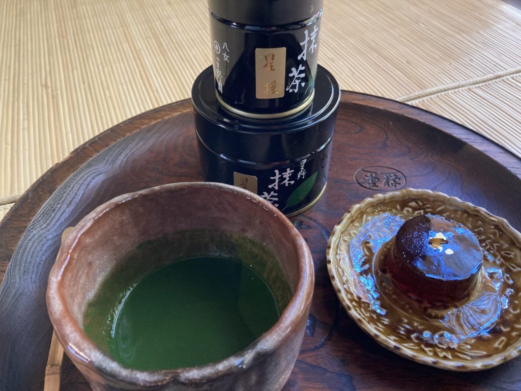 奈良 なら nara 三五夜 三五屋 さんごや sangoya 隠れ家 サロン 茶の湯 茶道 煎茶道 煎茶道体験 煎茶道教室 教室 和の稽古 お稽古 習い事 茶会 月釜 濃茶 各服点て 薄茶 上生菓子 干菓子 和菓子 ほっこり のんびり 奈良の秘密スポット JR奈良 奈良駅 旧奈良駅駅舎 駅前 駅近 徒歩2分 徒歩圏内 古民家 古民家リノベーション 改装 和室 大正レトロ レトロモダン 料亭 茶室 にじり口 小間 広間 座敷 茶事 表千家茶道 表千家茶道教室 切古典 奈良市三条町 伝統 茶道具 木槿 むくげ ムクゲ 宗旦木槿 アフターコロナ 感染予防対策 ワクチン接種済 ワクチン接種証明 泉山御流 香道 組香 香会 雅楽 雅楽教室 おけいこががく 笙 山口創一郎 笙 篳篥 龍笛 個別レッスン 初心者歓迎 ぎやまん ギヤマン 義山 水指 水崎長寿 ガラス作家 平水指 バカラ 畠春斎 更紗 古渡 長緒 仕覆 朝鮮風炉 小間
薫風 薫風自南来 孤篷庵 卓厳 禅語 漢詩 唐詩 皇帝 殿閣生微涼 夏藤 ナツフジ 大河内夏樹 掛花入 シモツケ 琉球塗 煎茶盆 古琉球 沈金 竹編 星野製茶園 星授 八女 九州 抹茶 おくた したたり 菊水鉾 黒蜜羹 夏菓子 水菓子 和菓子