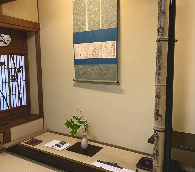 奈良　なら　nara　三五夜　三五屋　さんごや　sangoya　隠れ家　サロン　茶の湯　茶道　煎茶道　煎茶道体験　煎茶道教室　教室　和の稽古　お稽古　習い事　茶会　月釜　濃茶　各服点て　薄茶　上生菓子　干菓子　和菓子　ほっこり　のんびり　奈良の秘密スポット　JR奈良　奈良駅　旧奈良駅駅舎　駅前　駅近　徒歩2分　徒歩圏内　古民家　古民家リノベーション　改装　和室　大正レトロ　レトロモダン　料亭　茶室　にじり口　小間　広間　座敷　茶事　表千家茶道　表千家茶道教室　古典　奈良市三条町　伝統　茶道具　　アフターコロナ　感染予防対策　ワクチンパスポート　ワクチン接種済　ワクチン接種証明　　香会　雅楽　個別レッスン　初心者歓迎　　呼び継ぎ　蓋置　水指　瀬戸焼　蕎麦手　炭壺　火消し壺　　仕覆　　　即中斎　即中斎好み　大板　小間　和服　着物　袴　白洲正子　白洲次郎　水晶　　古橋尚　長江惣吉　曜変天目　国宝　古筆　古陶磁　陶芸家　加藤春鼎　石　古美術収集家　古美術愛好家　名古屋　手紙　白洲正子によせて　鶴屋八幡　曙会　特別茶会　萬々堂道則　糊こぼし　和菓子　薯蕷饅頭　干菓子　やなぎのにわ京菓子店　江見智彦　三島葉子　フードコーディネーター　洋菓子　春鶯囀　篳篥　竜笛　奈良新聞社　奈良新聞　紙面掲載　記事　奈良市イベント情報　随筆家　道　山独活　ヤマウド　紫蘭　シラン　小川珊瑚鶴　華道家　菓子職人