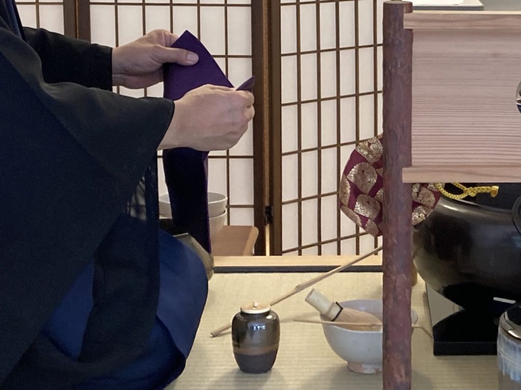 明雲軒　アルソアアーバン　京都　東越会　金閣寺　衣笠　岡本宗伊　裏千家　茶の湯　茶道　お点前　教室　濃茶　YUGEN　三五夜　さんごや　sangoya 奈良　なら　nara 茶室　月釜　茶会　濃茶　薄茶　続き薄　台目棚　茶道具　茶道教室　表千家　堂後宗邑　堂後茶道教室　JR奈良　奈良駅　駅前　近鉄奈良　徒歩2分　徒歩圏内　古民家　三条町　三網田　三条通り　