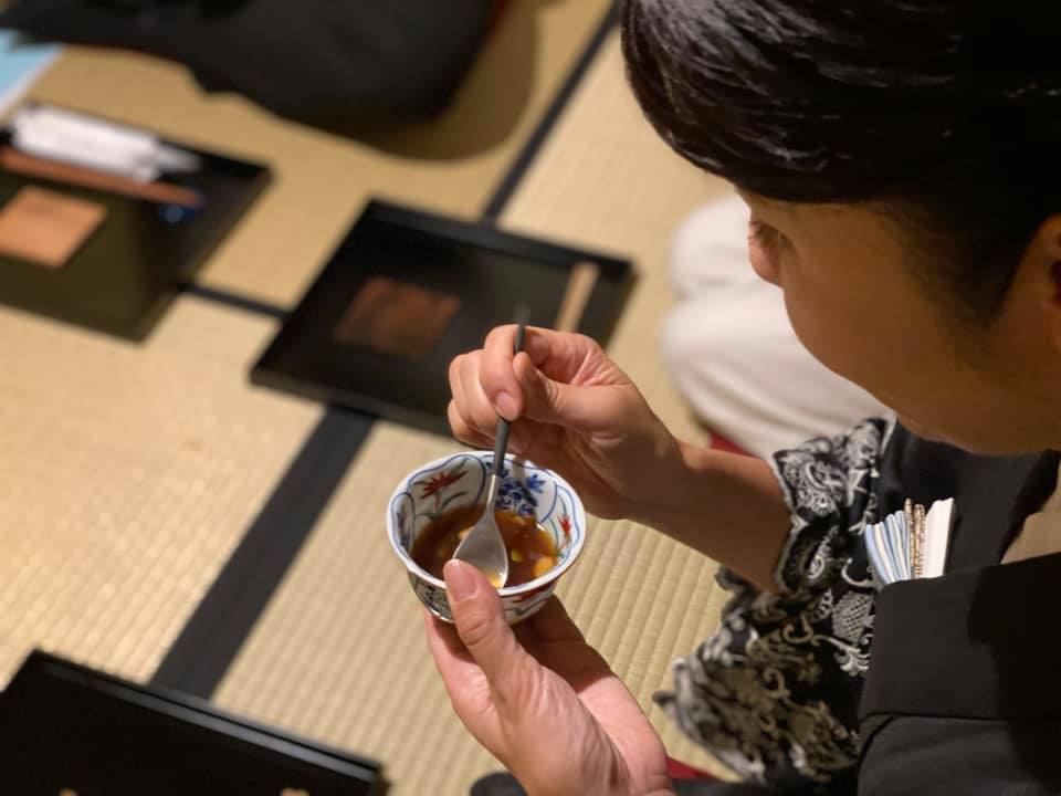 奈良 なら nara 三五夜 さんごや 三五屋 さんご 隠れ家 茶室 古民家 日本建築 茶道 茶の湯 煎茶道 煎茶 お茶 紅茶 白茶 サロン 中国茶 教室 茶道教室 華道教室 雅楽 雅楽教室 習い事 お稽古 カルチャーセンター jJR奈良 駅前 近鉄奈良 徒歩圏内 駅近 徒歩2分 三網田 三条通り 瑠璃菓 生琥珀 琥珀 こはく 生こはく 和菓子 菓子 干菓子 抹茶 シャンパン きれい ガラス ガラス作家 石井佳鶴子 いしいかづこ コラボイベント イベント カタチ研究所 イマタニタカコ 書家 書道家 水墨画 蚊帳 にじり口 少人数制 事前予約制 個室 完全予約制 お一人様OK 煎茶体験 煎茶道体験 夏の奈良 夜の奈良 観光 伝統文化 日本文化